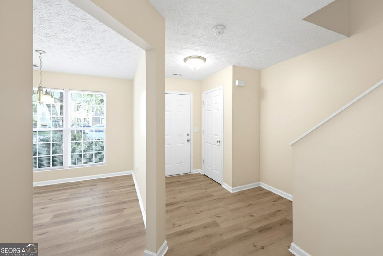 1934 Grove Way Property Photo 3