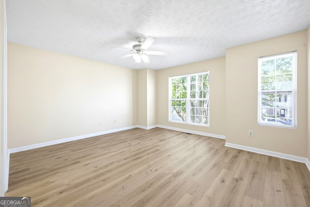 1934 Grove Way Property Photo 11