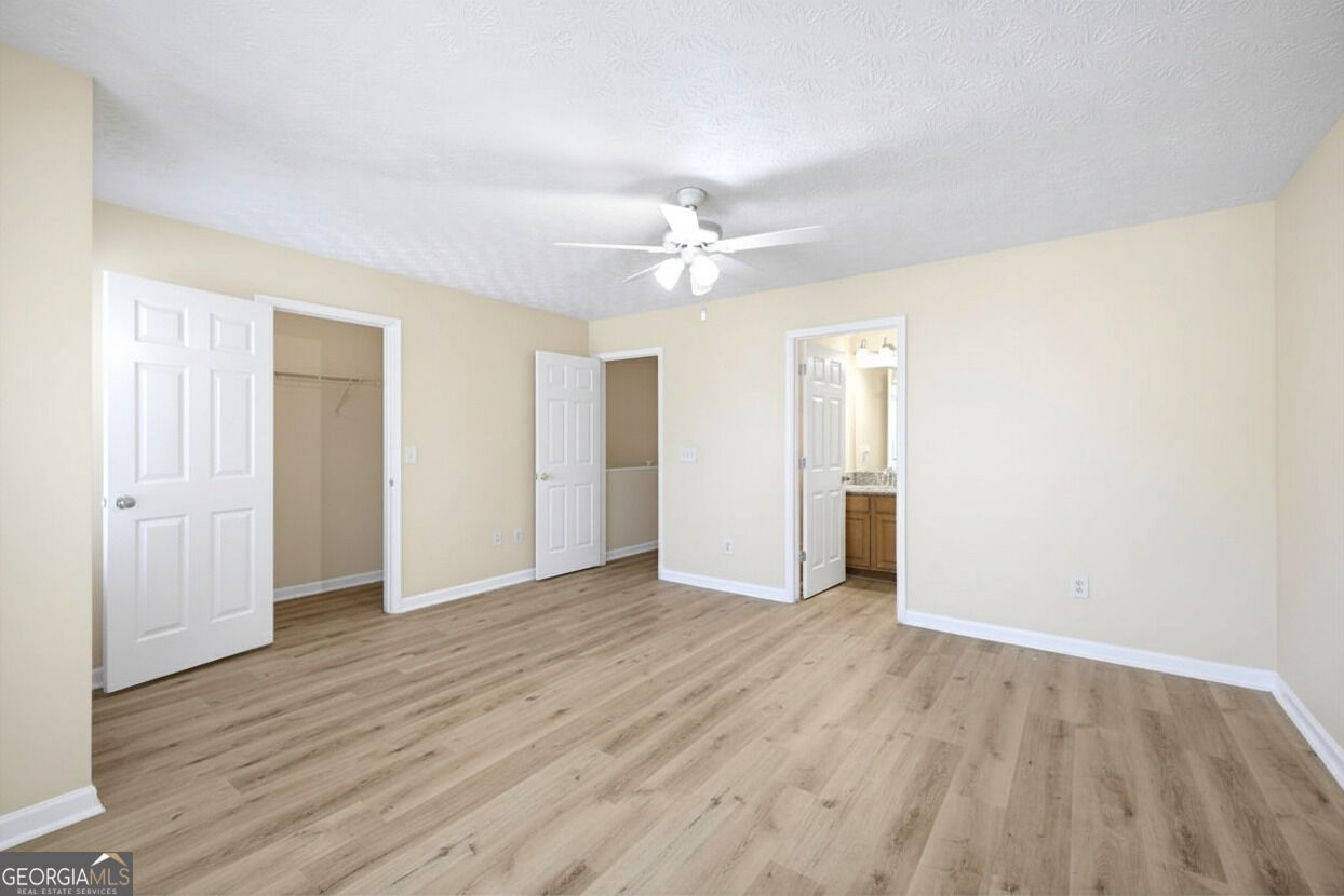 1934 Grove Way Property Photo 12