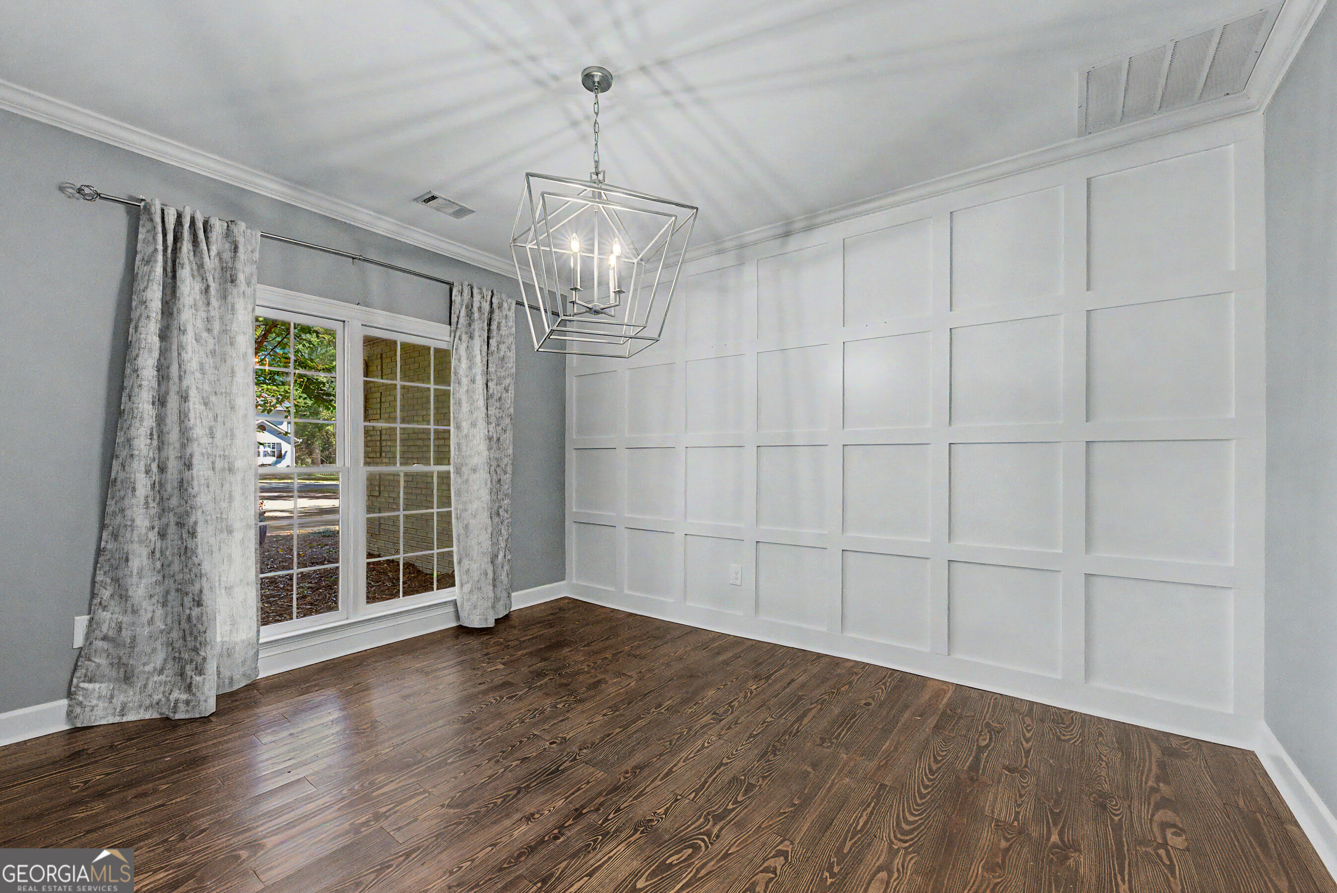 700 Skyline Drive Property Photo 5