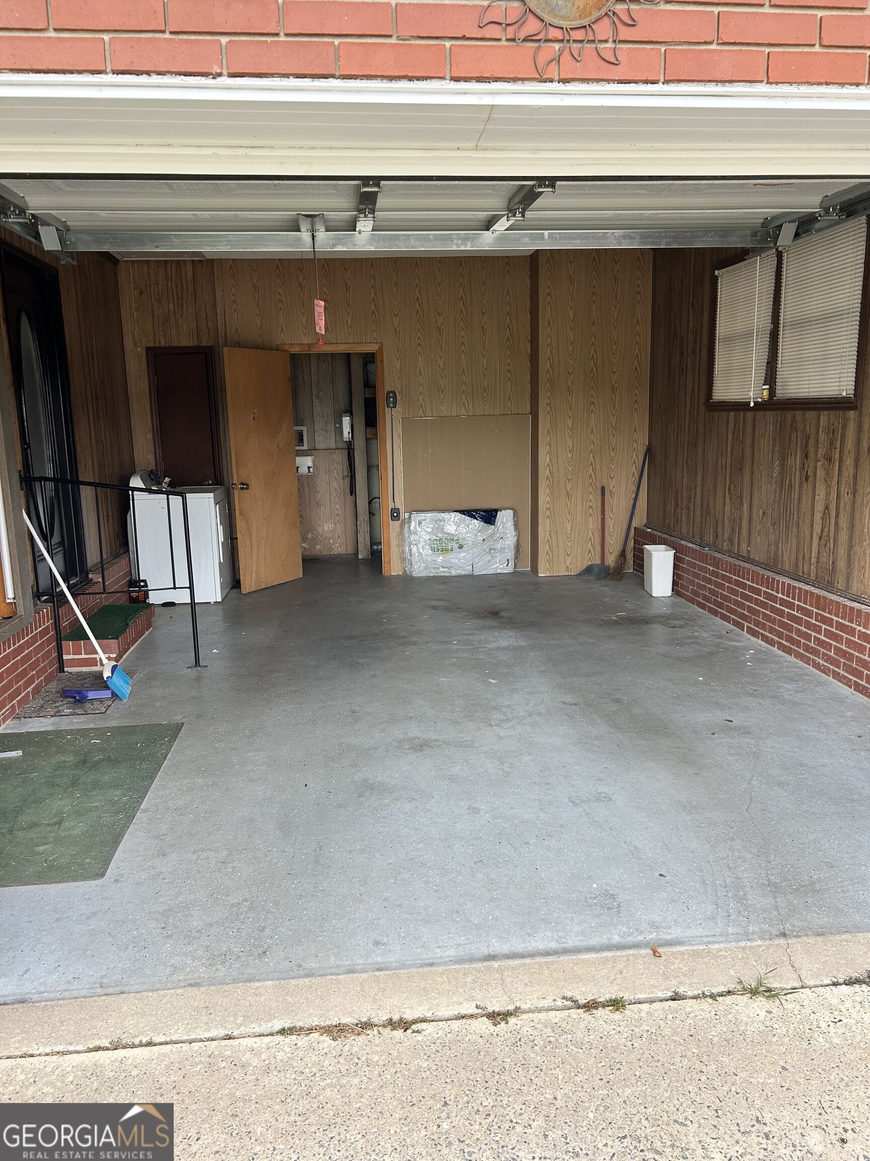 202 E 15th Street Property Photo 5