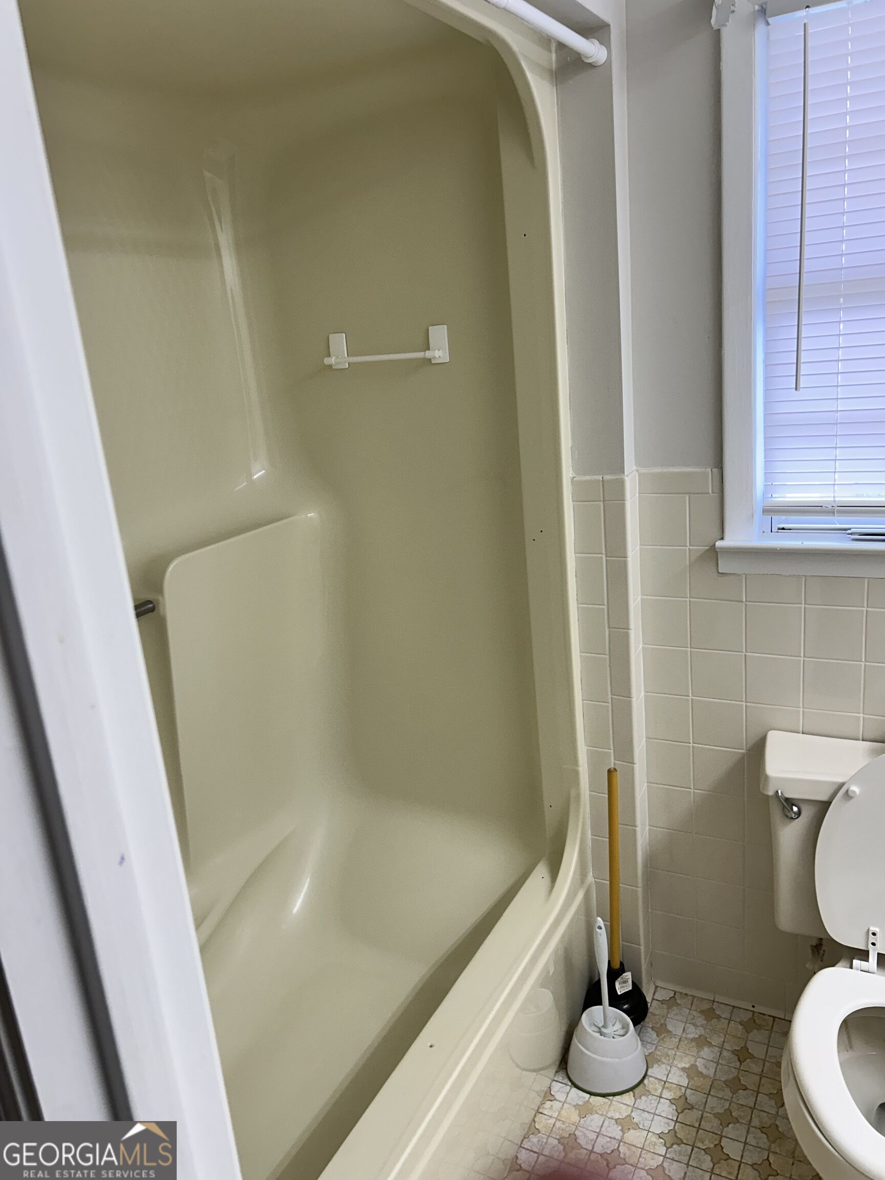 202 E 15th Street Property Photo 9