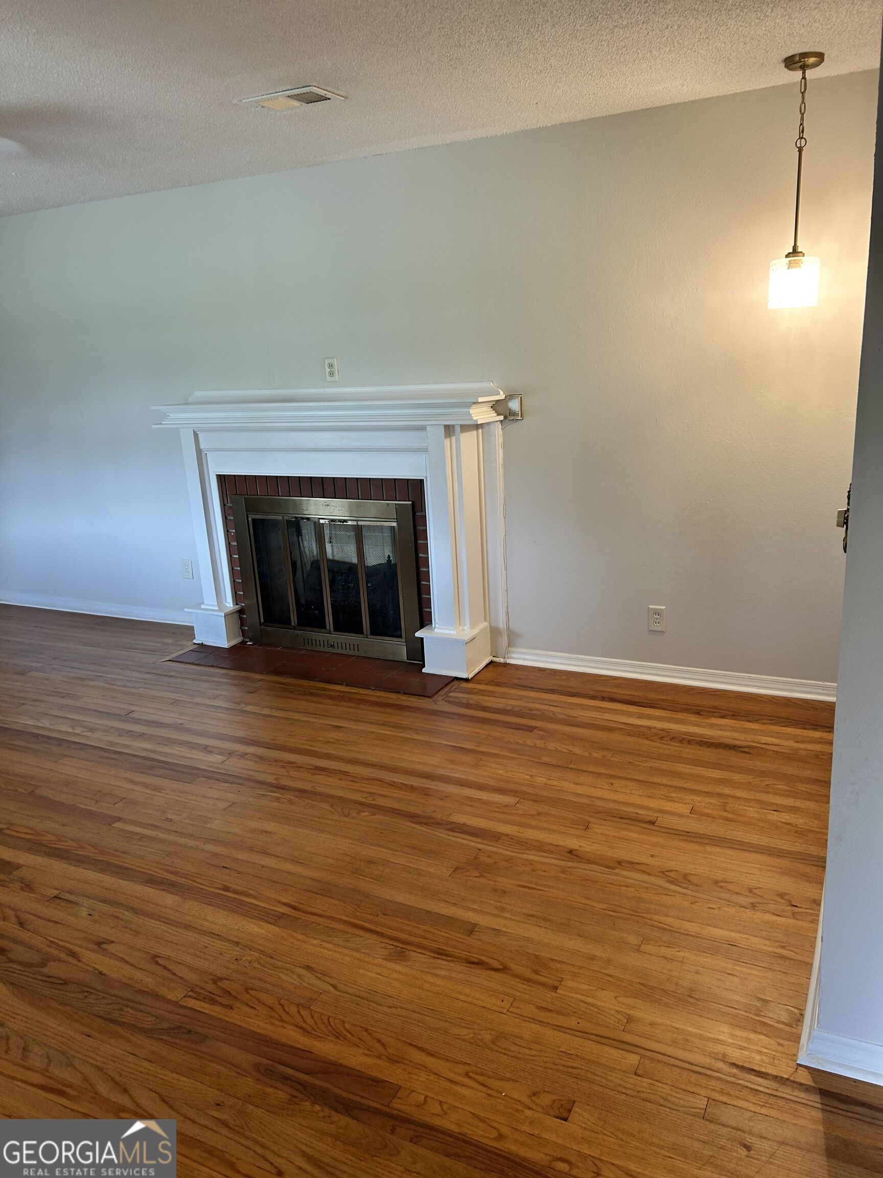 202 E 15th Street Property Photo 12