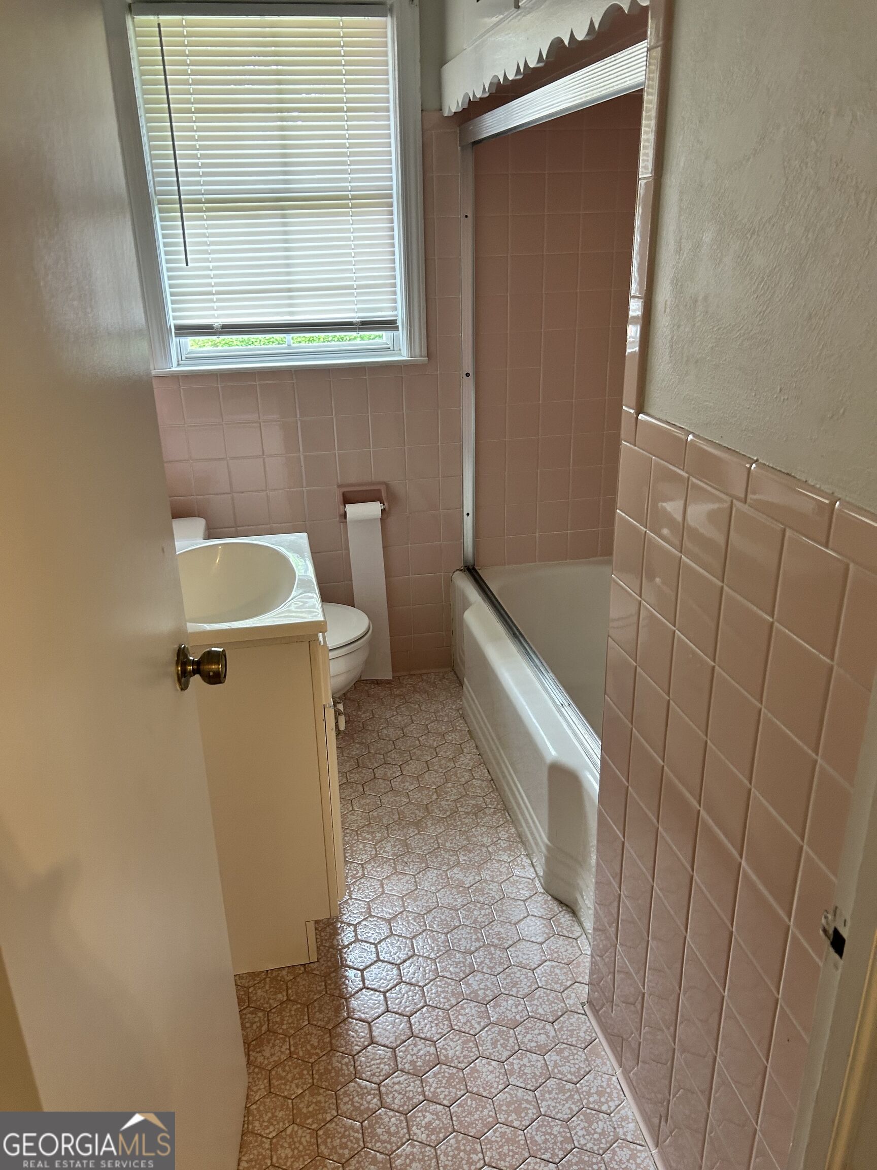 202 E 15th Street Property Photo 16