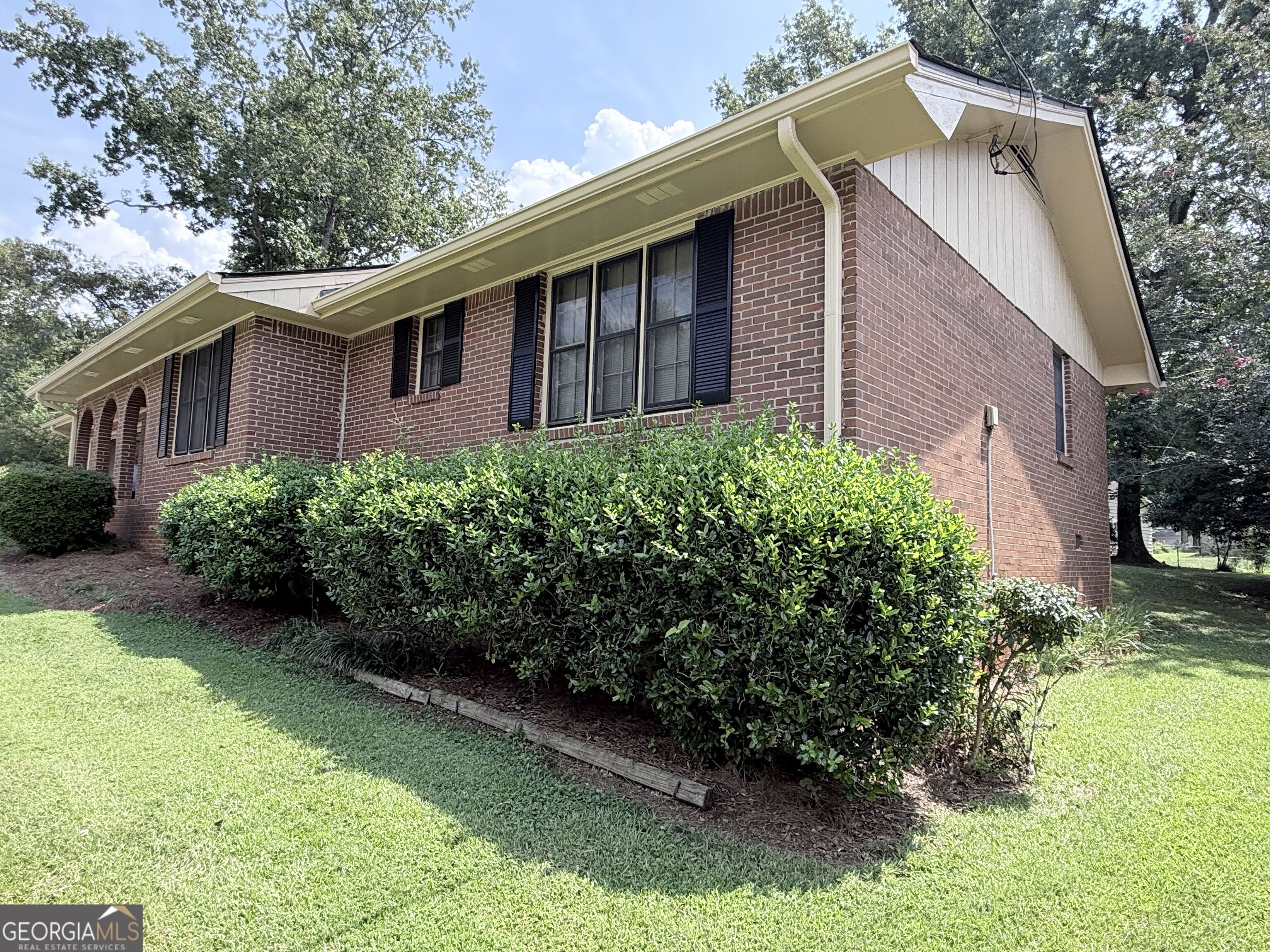 2305 Village Drive Property Photo 4