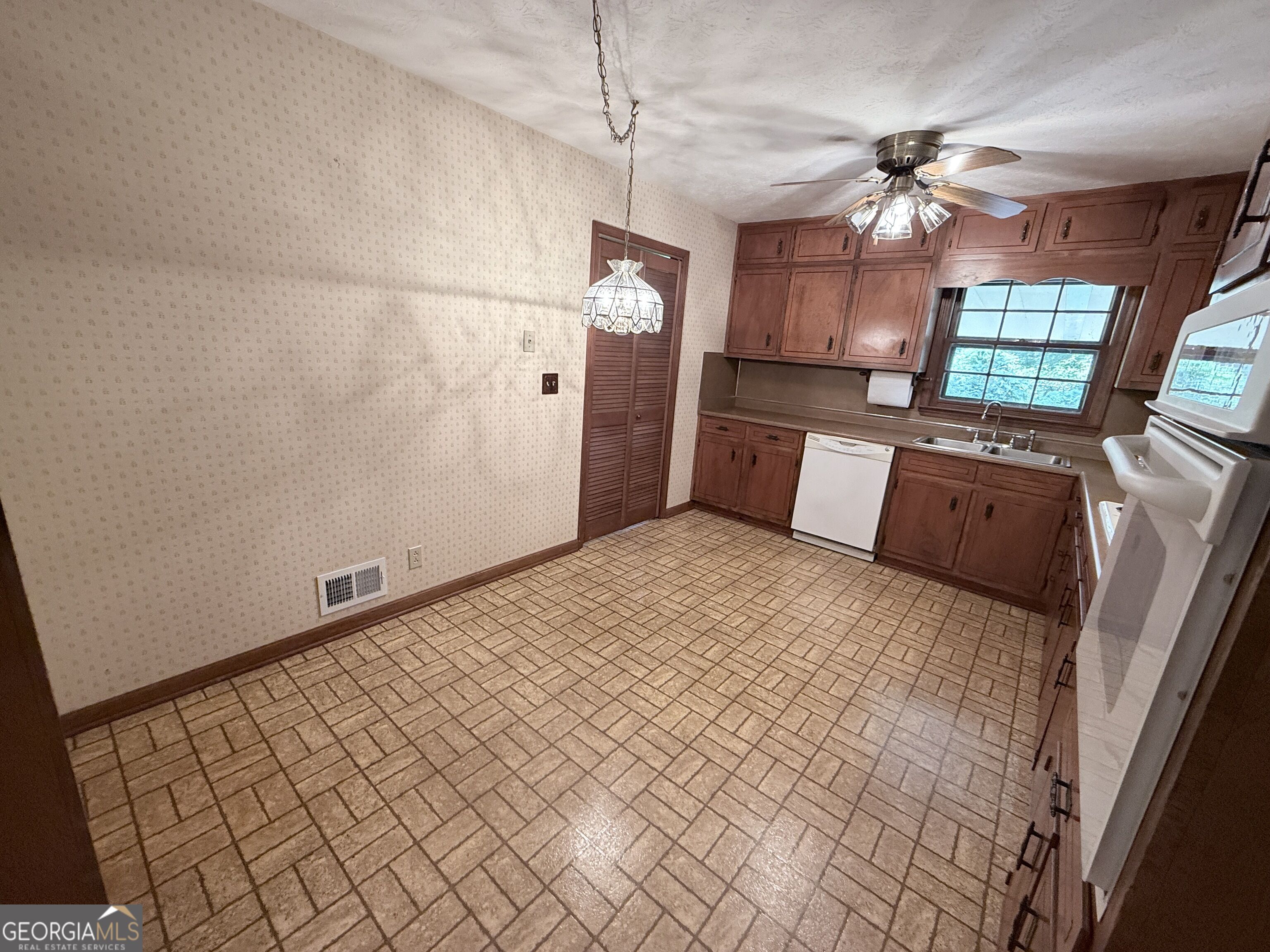 2305 Village Drive Property Photo 29