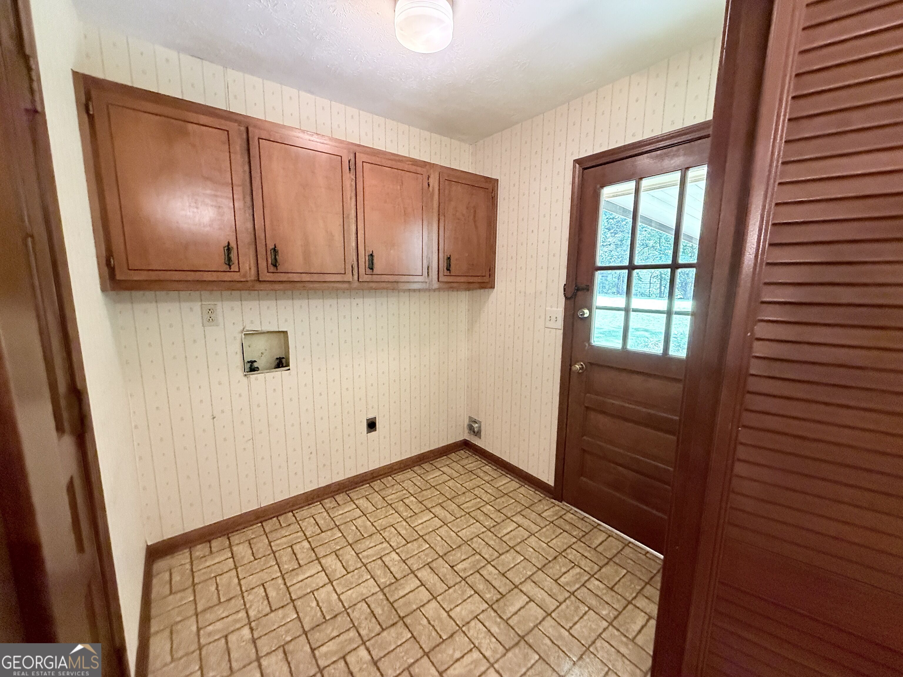 2305 Village Drive Property Photo 32