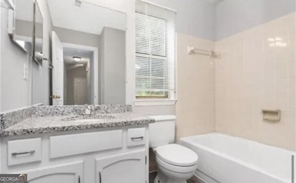 956 Forest Path Property Photo 8