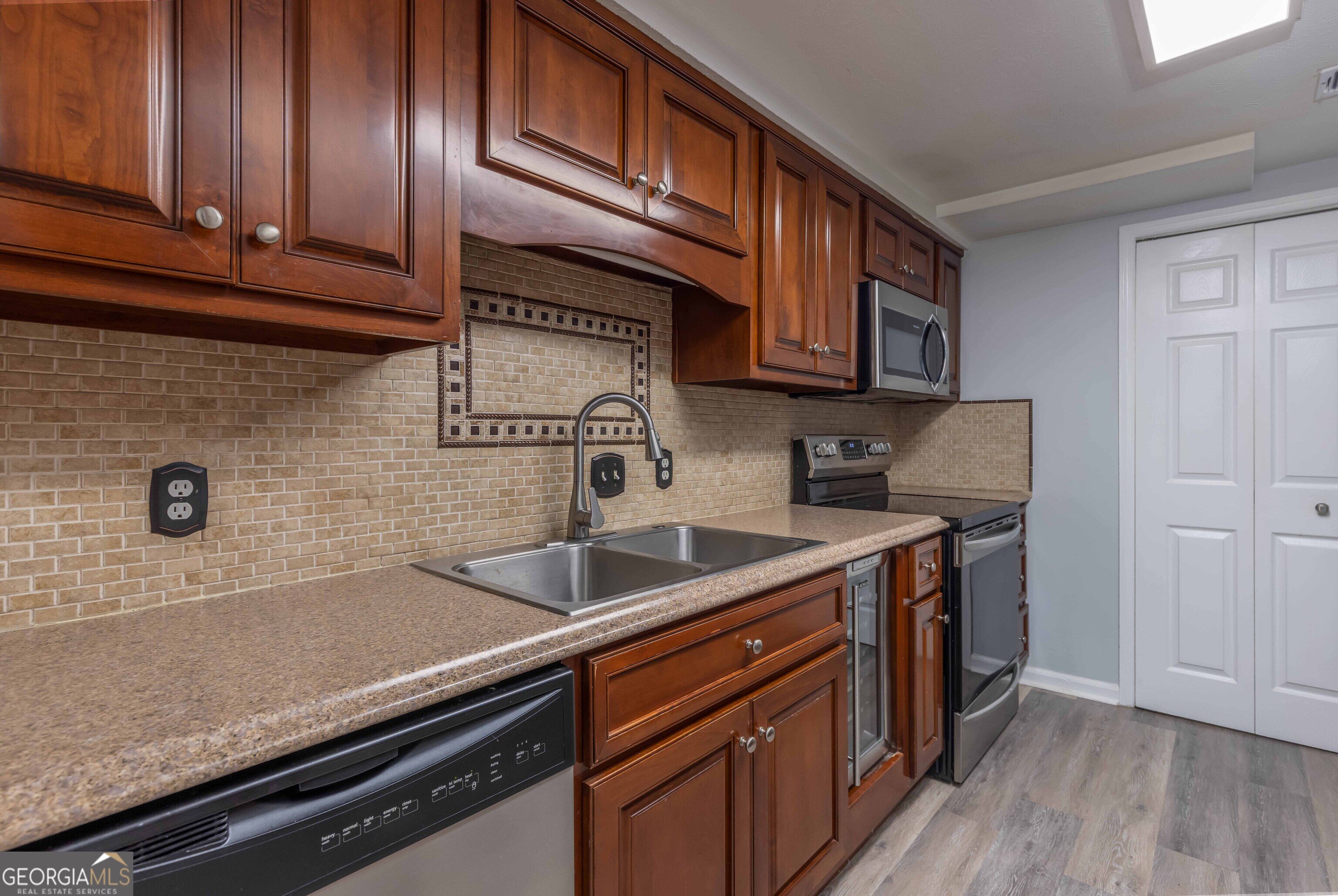 6101 River Road Property Photo 5