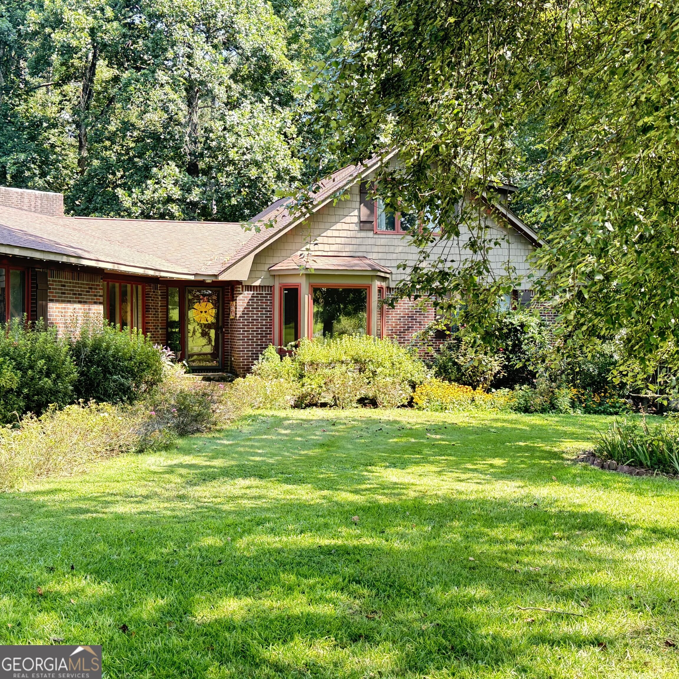 1027 1st Avenue Property Photo 2