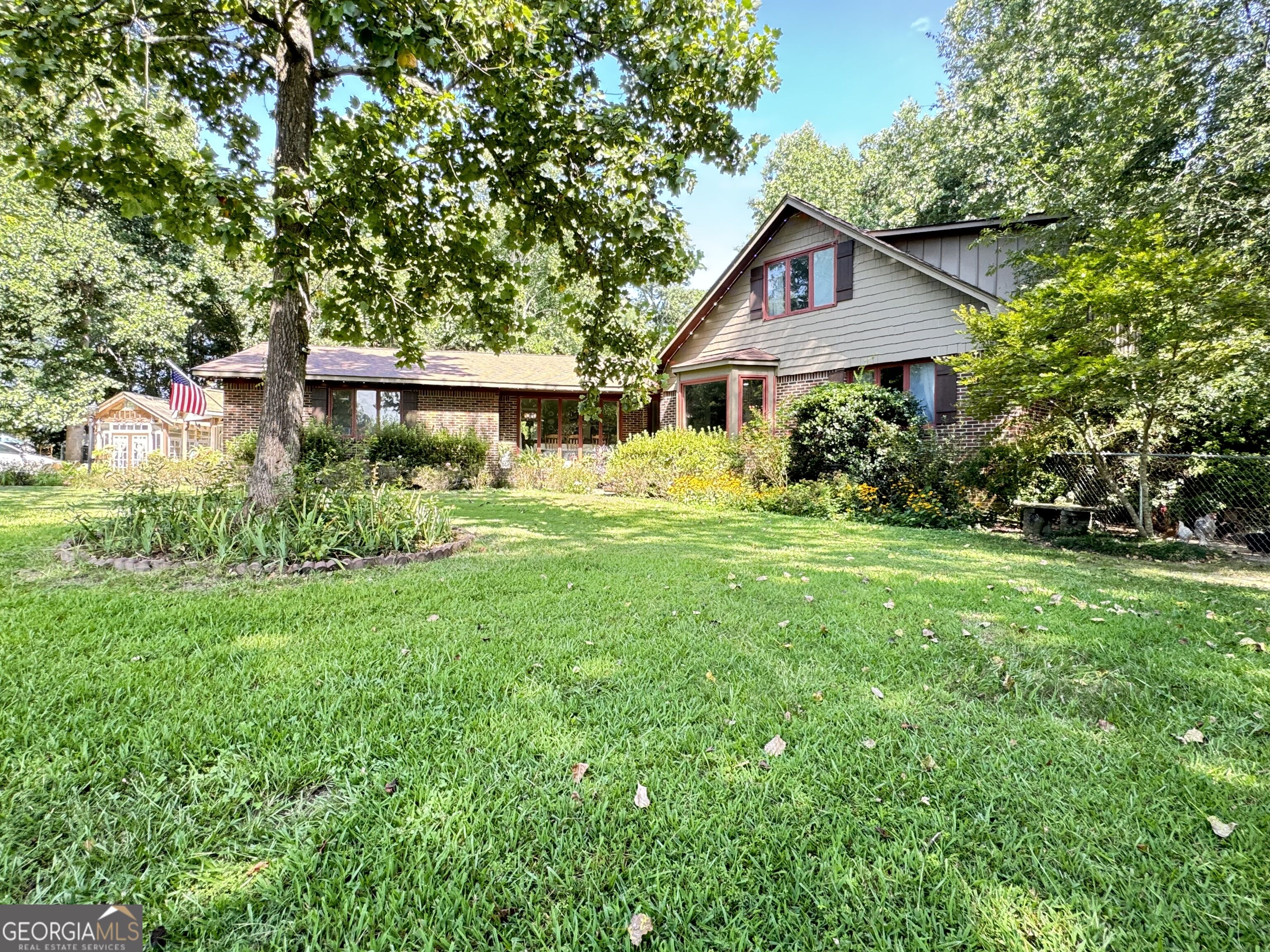 1027 1st Avenue Property Photo 4