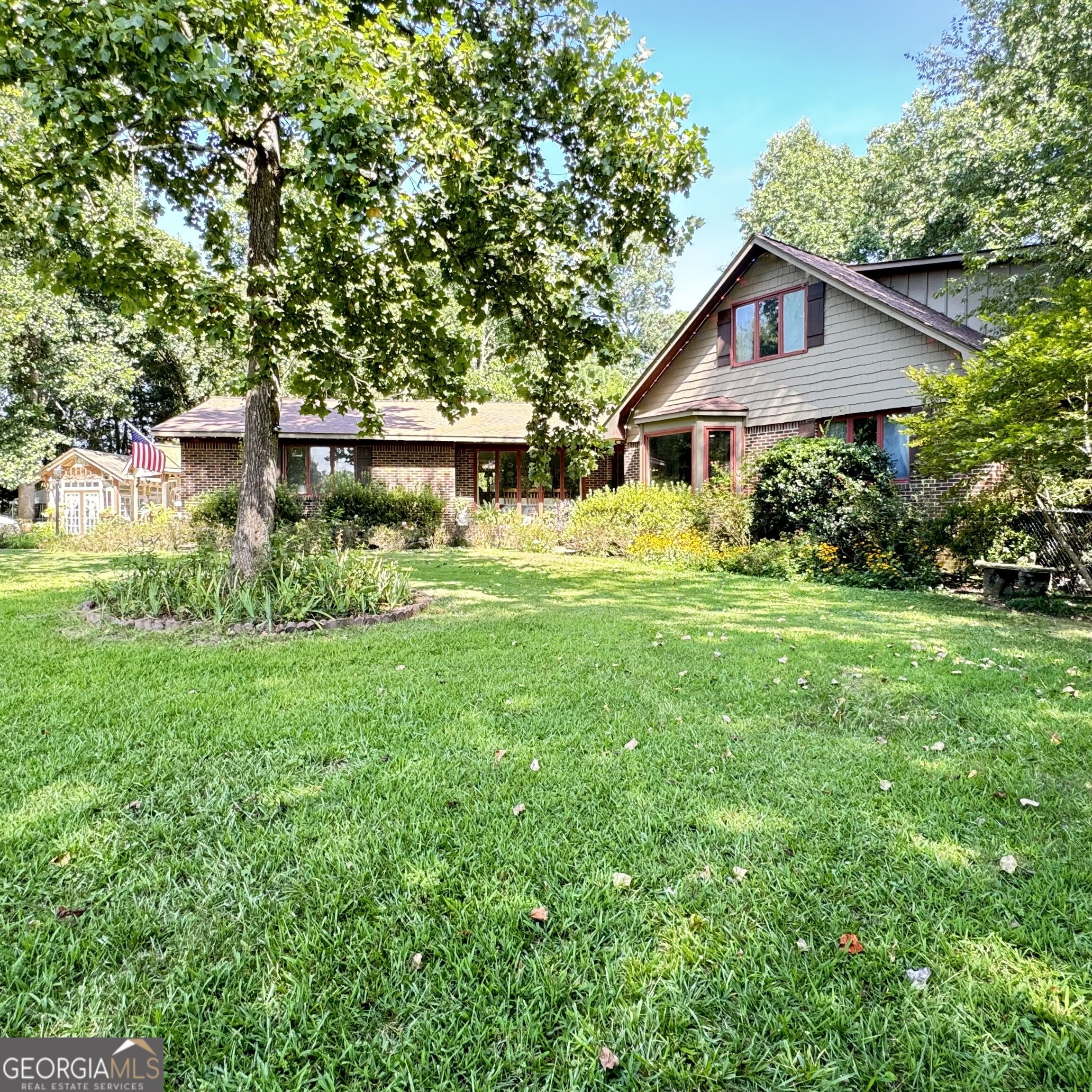 1027 1st Avenue Property Photo 6