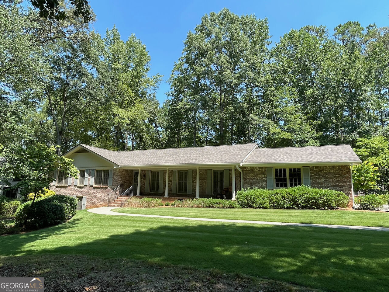203 Aberdeen Drive Property Photo 1