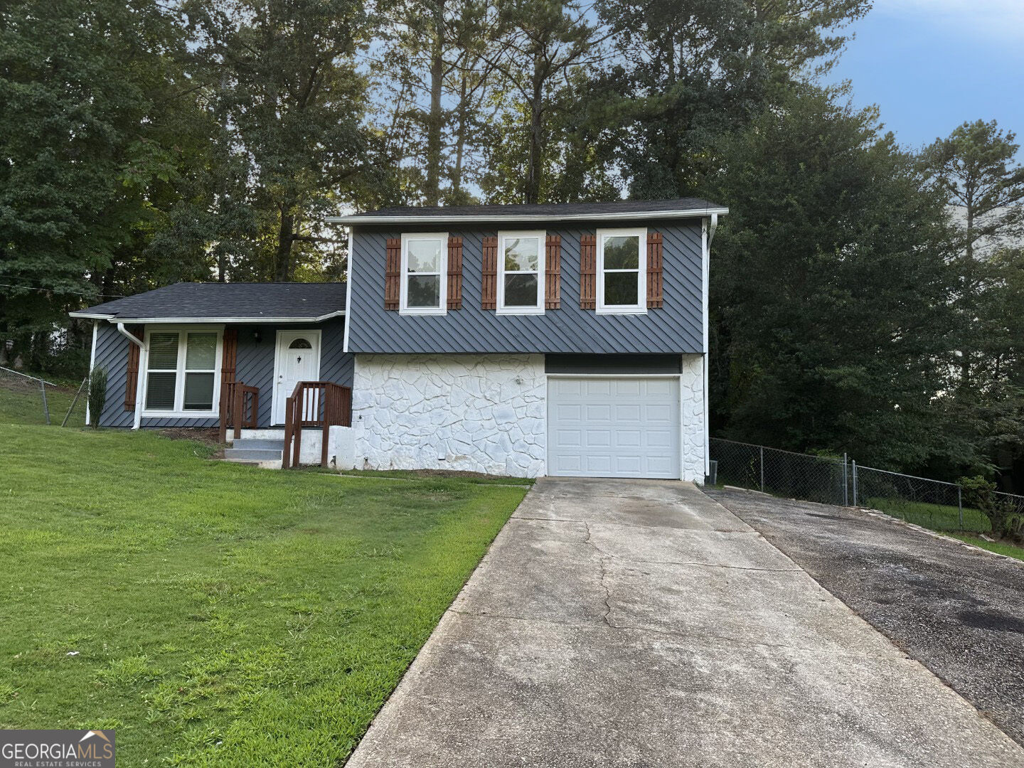 1819 Singer Way Property Photo 1