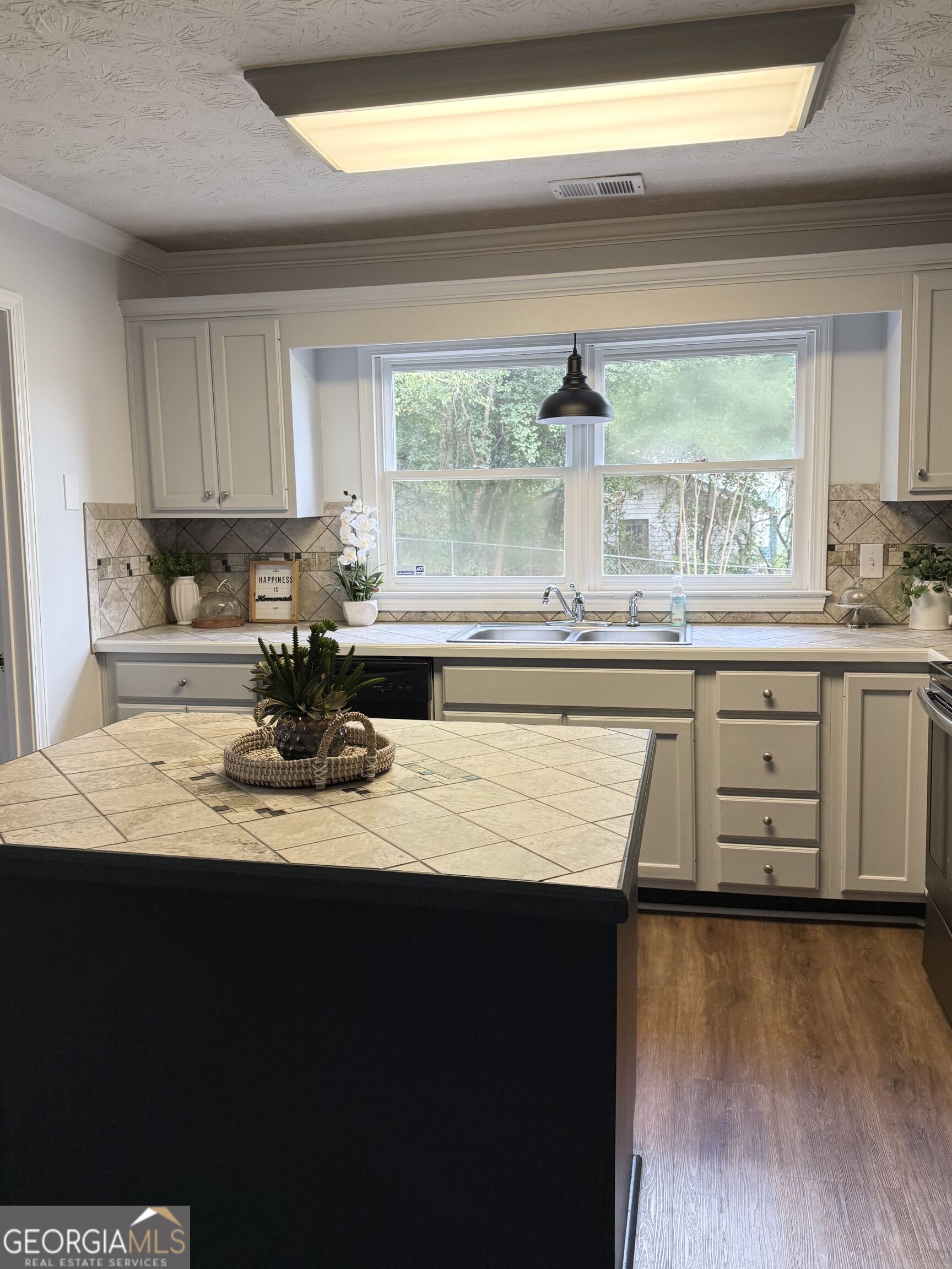 604 Lynn Avenue Property Photo 4