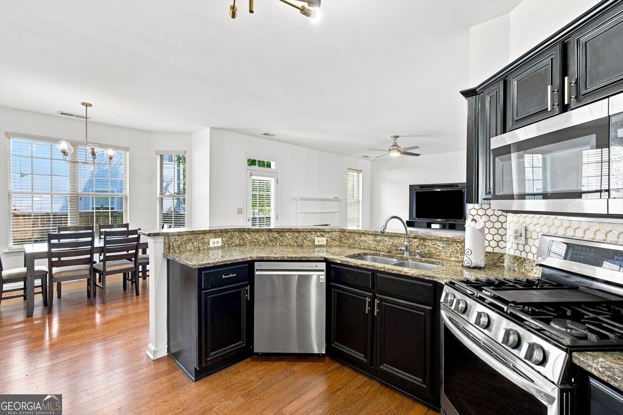 4855 Chimney Hill Court Property Photo 9
