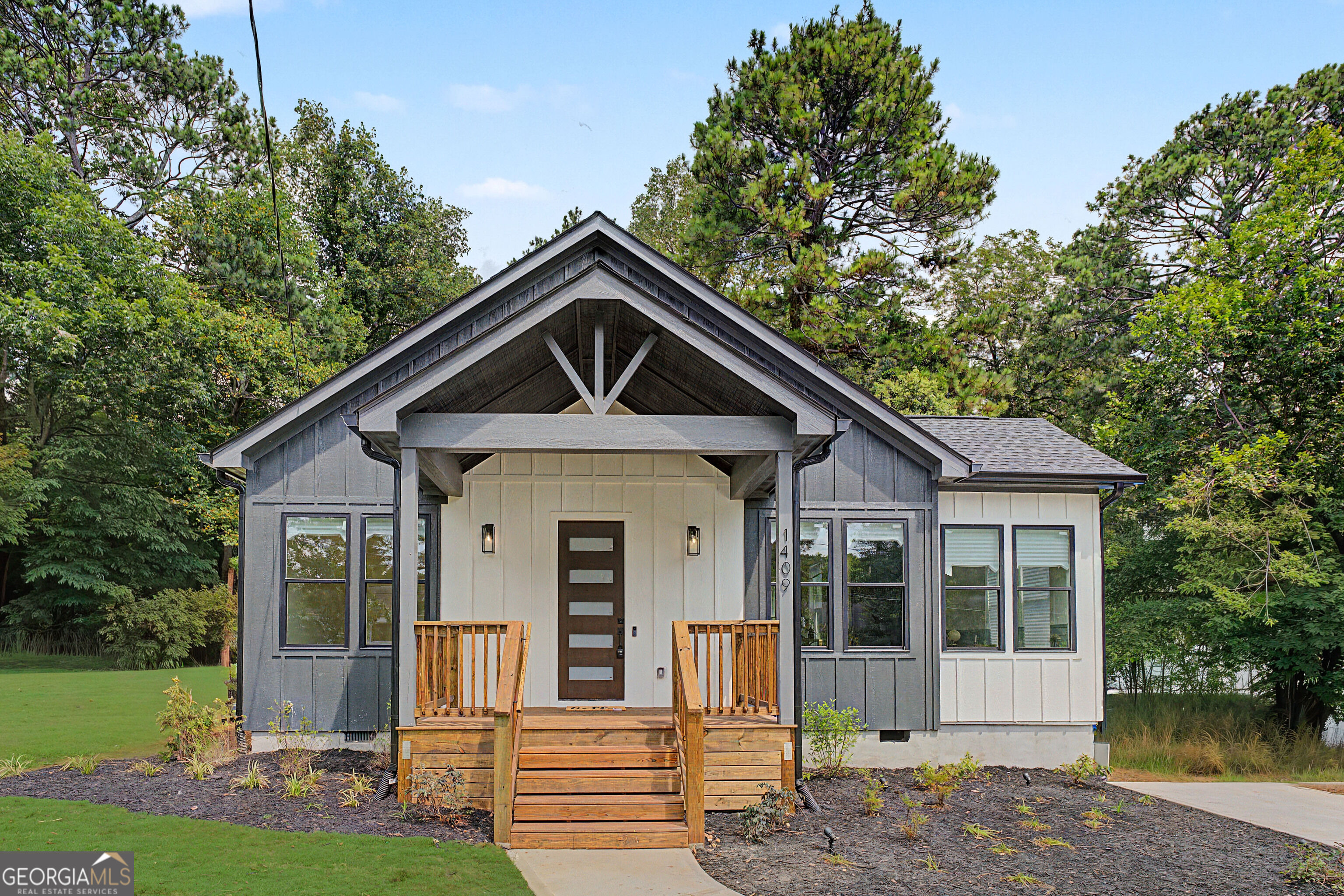 1409 Mims Street Sw Property Photo 1