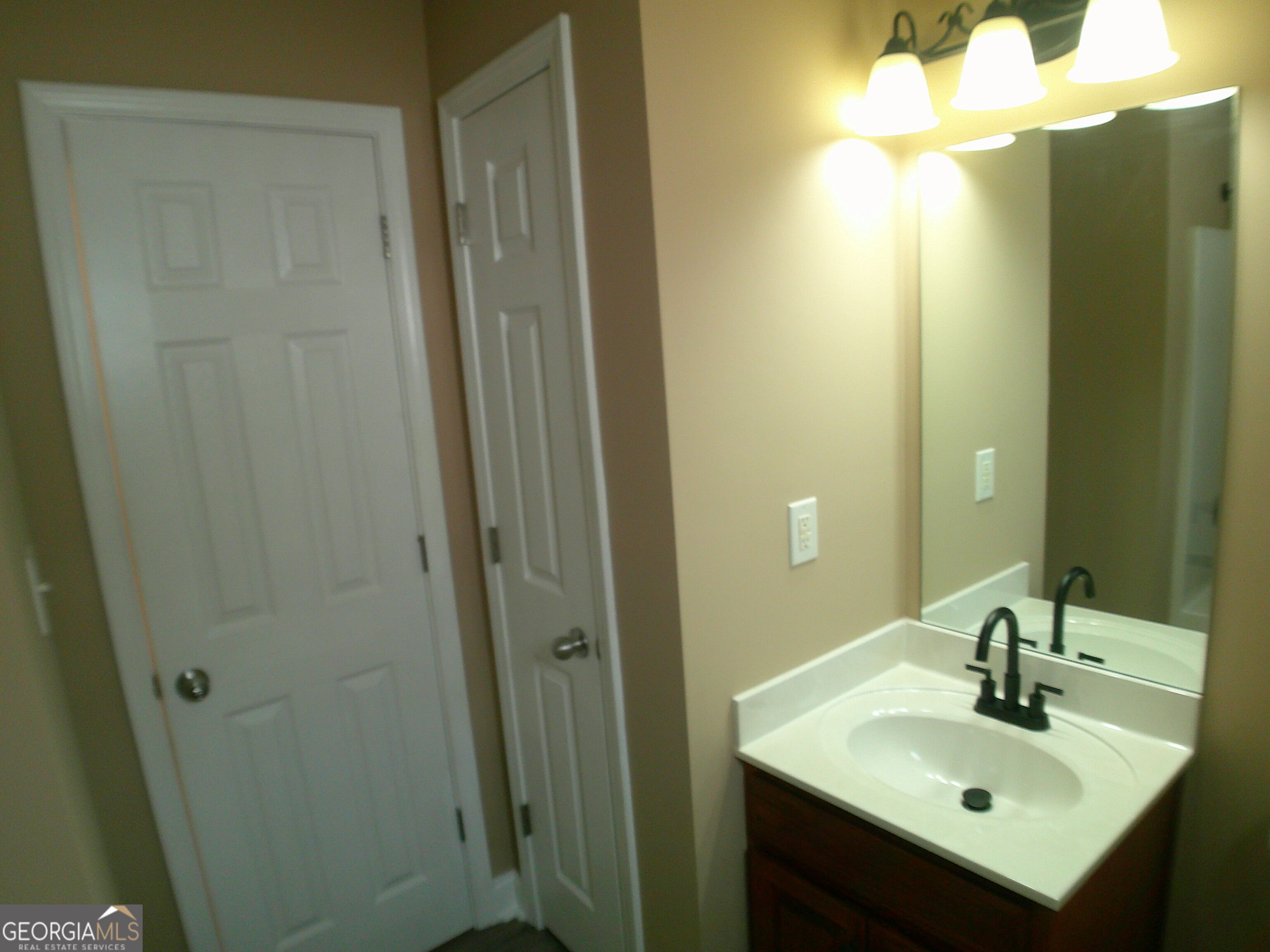 709 Sark Drive Property Photo 15