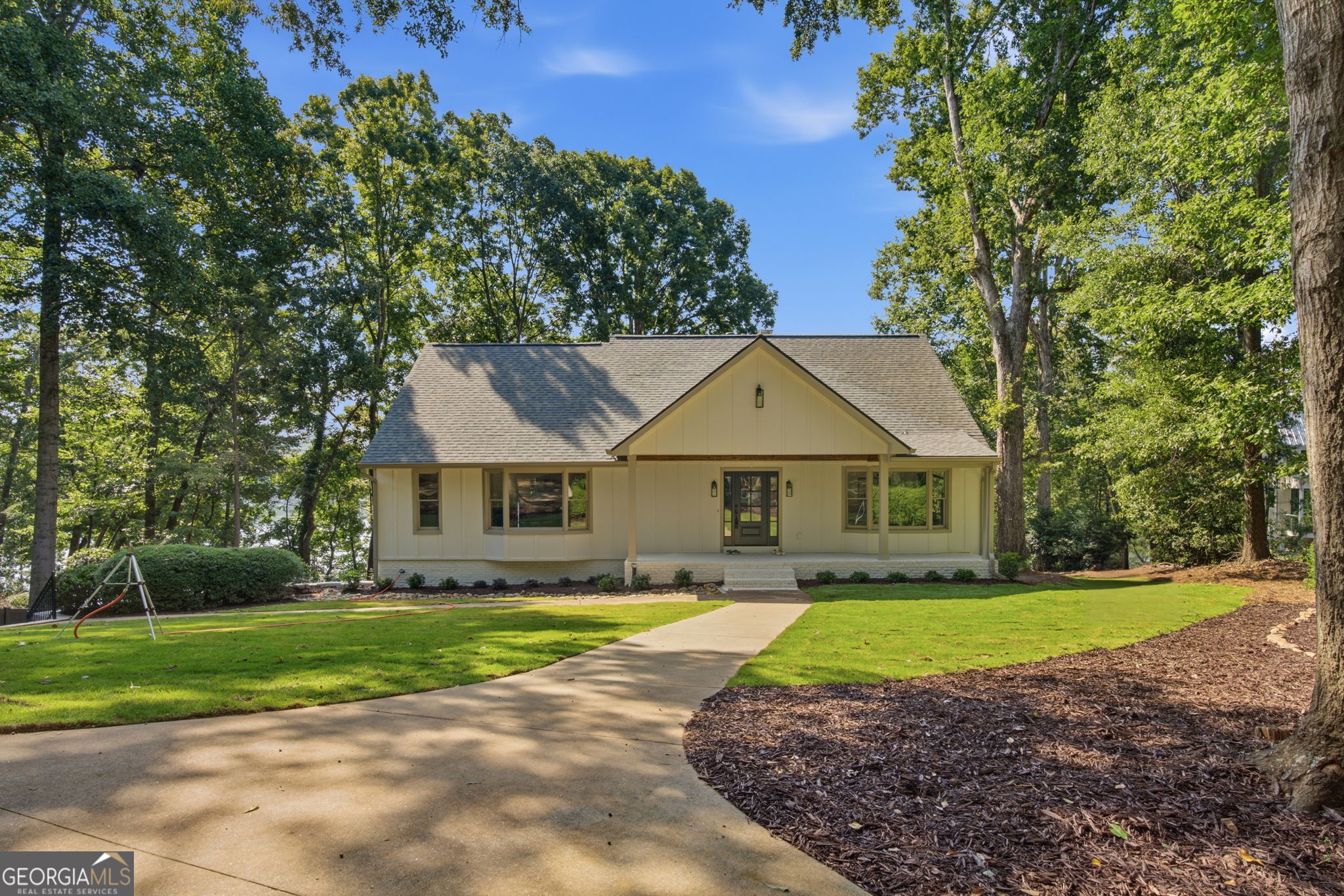 2585 Bridgewater Circle Property Photo 2
