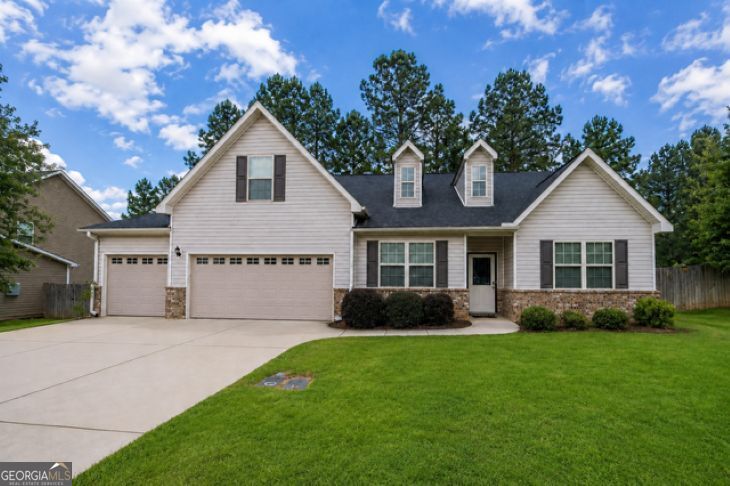 205 Christopher Luke Circle Property Photo 1