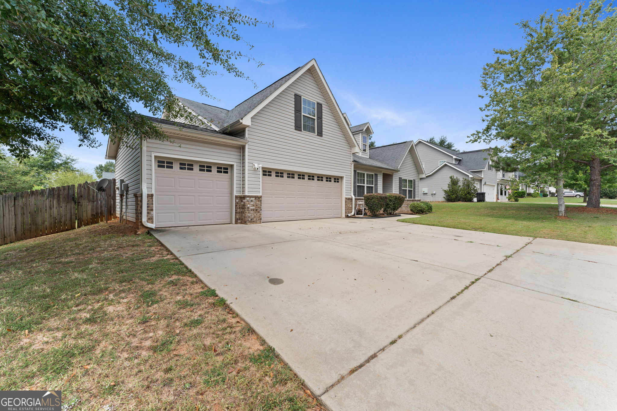 205 Christopher Luke Circle Property Photo 2