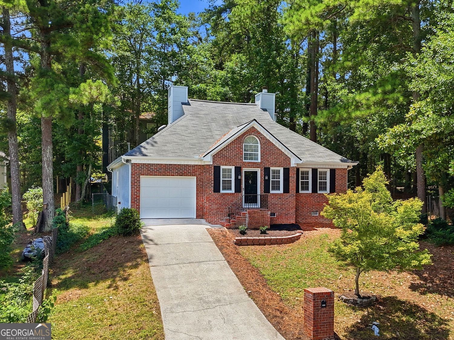 1632 Oakwood Court Property Photo 1