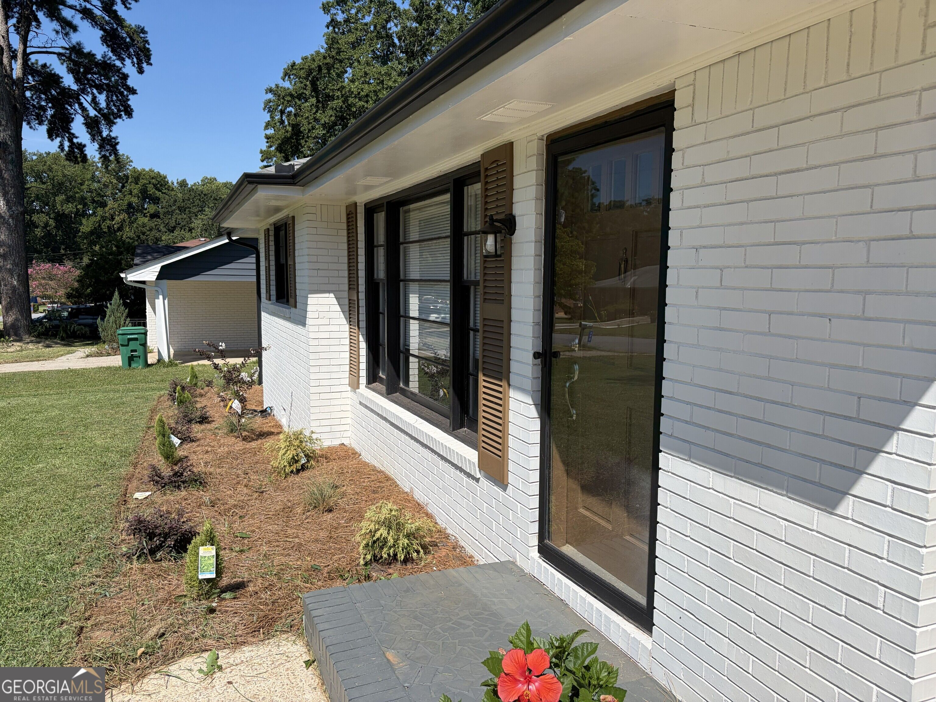 996 School Lane Property Photo 2