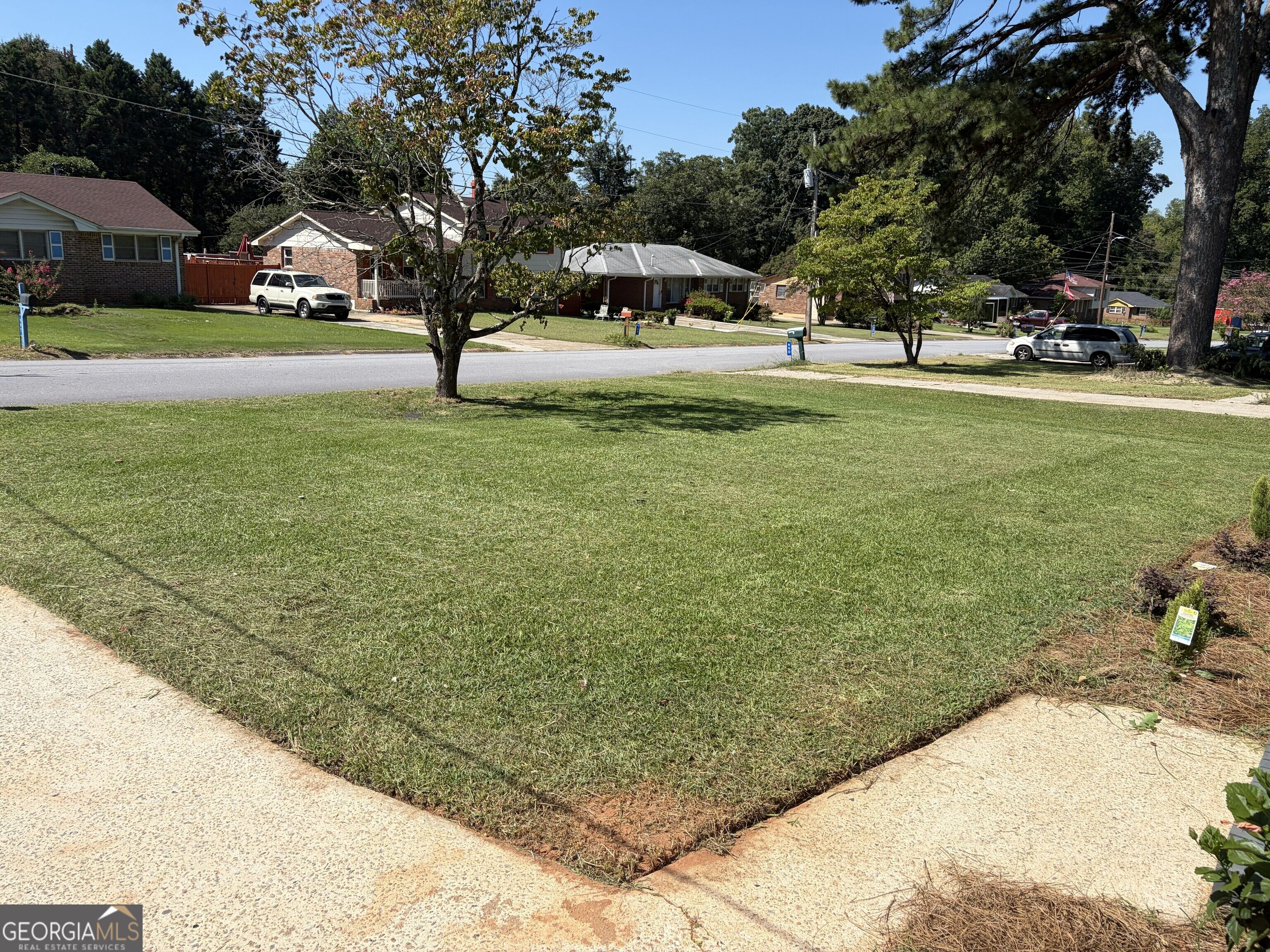 996 School Lane Property Photo 3
