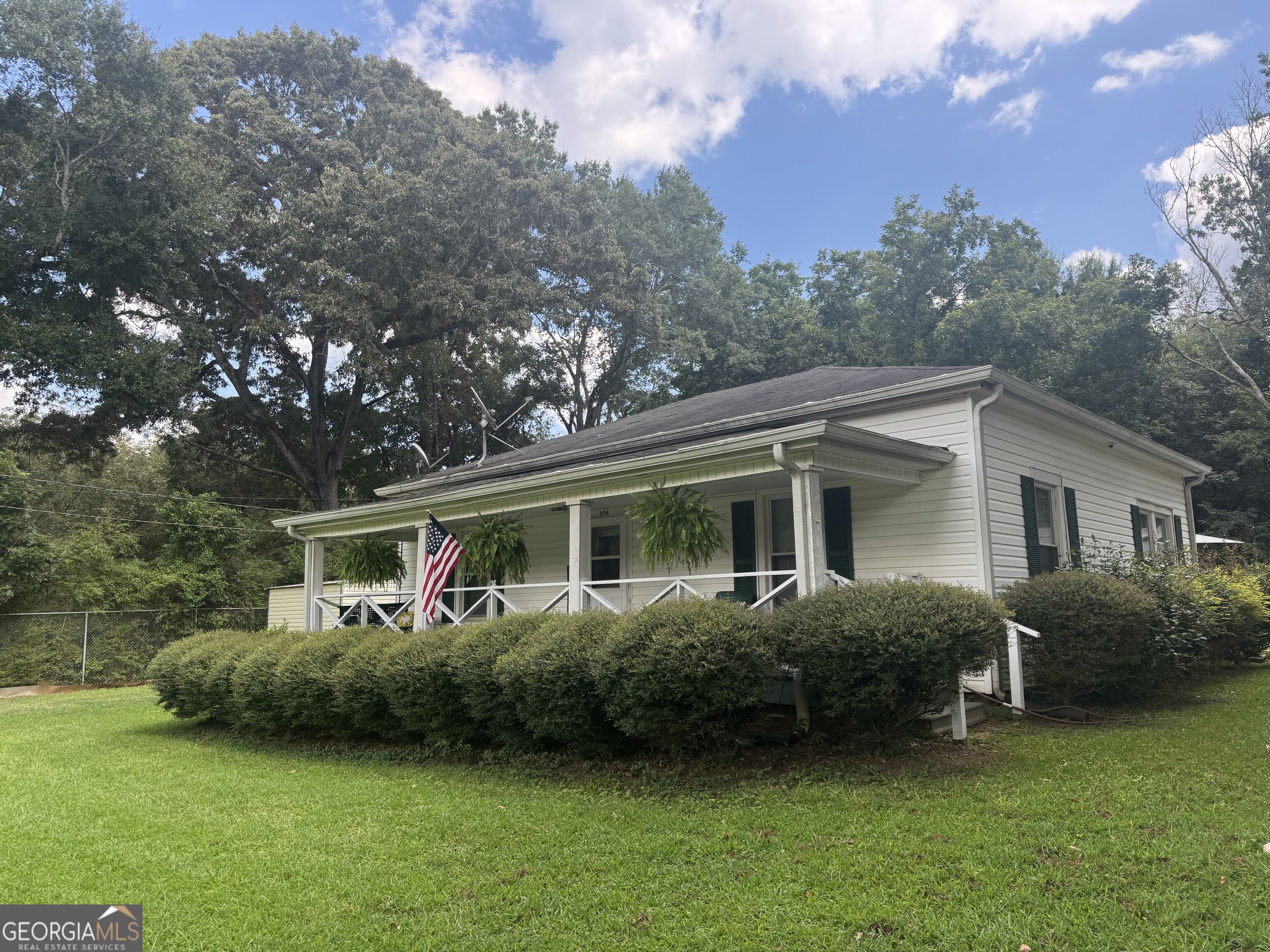 254 College Street Property Photo 1