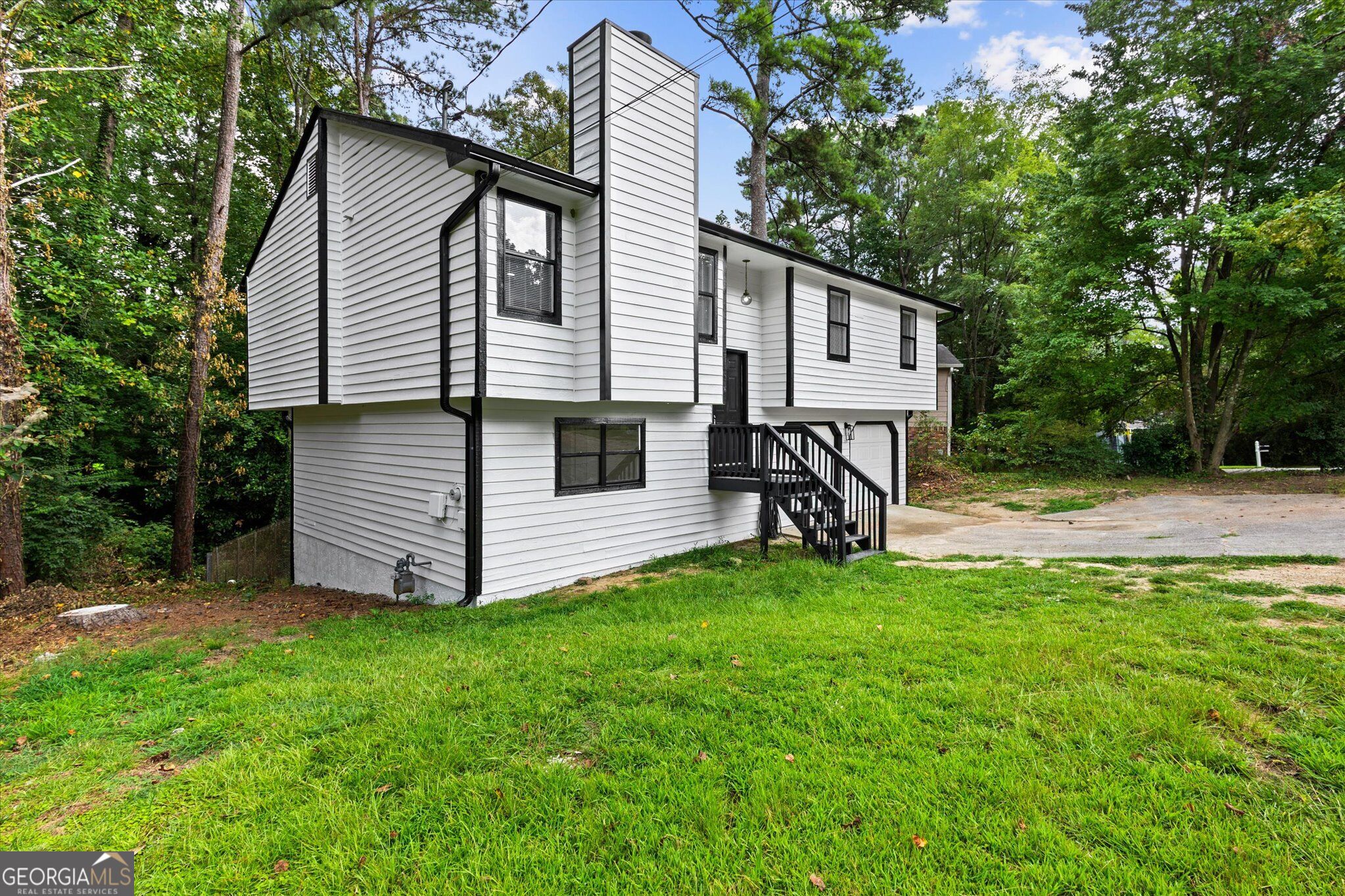 5882 Williams Road Property Photo 2
