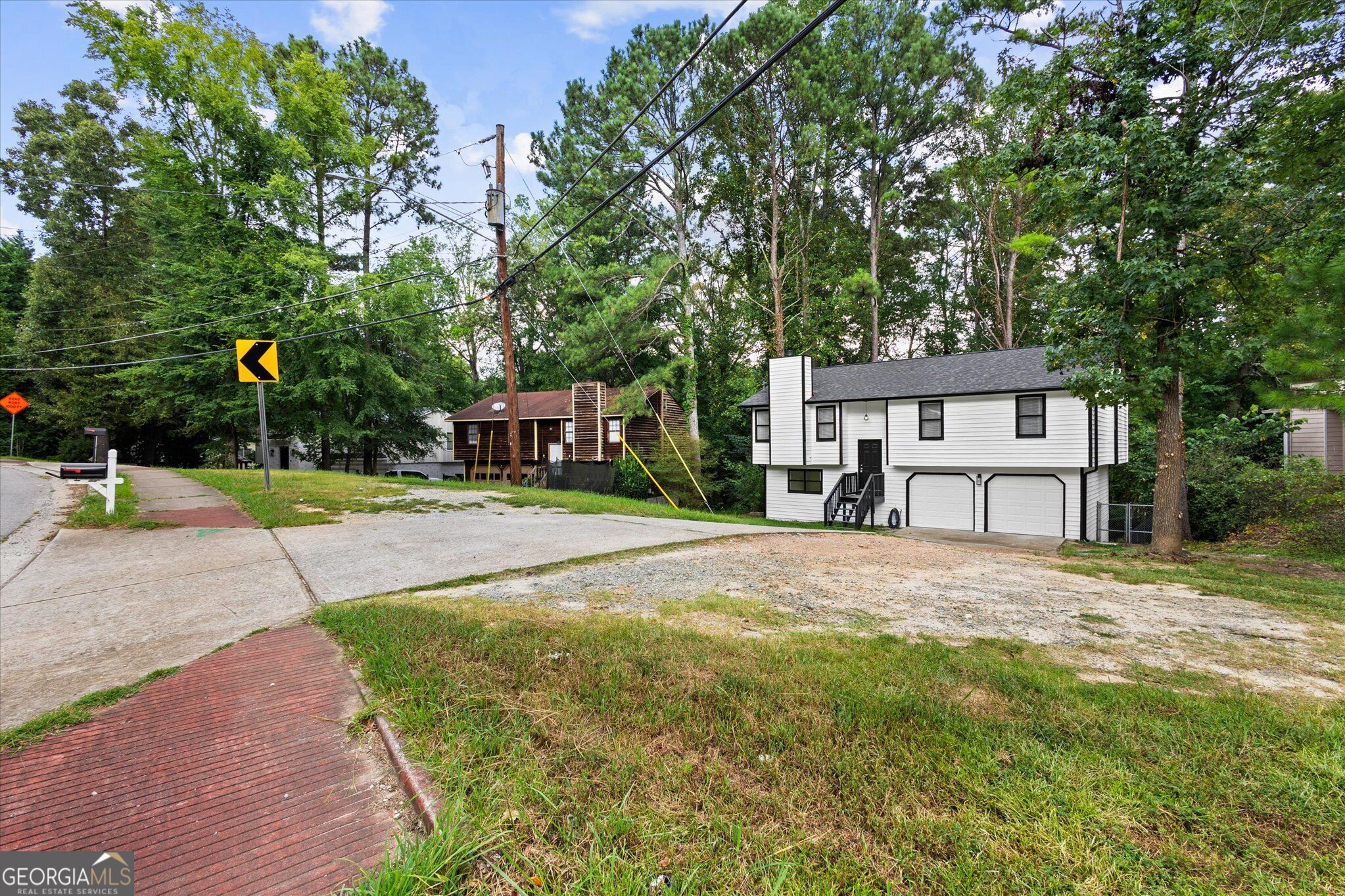 5882 Williams Road Property Photo 3