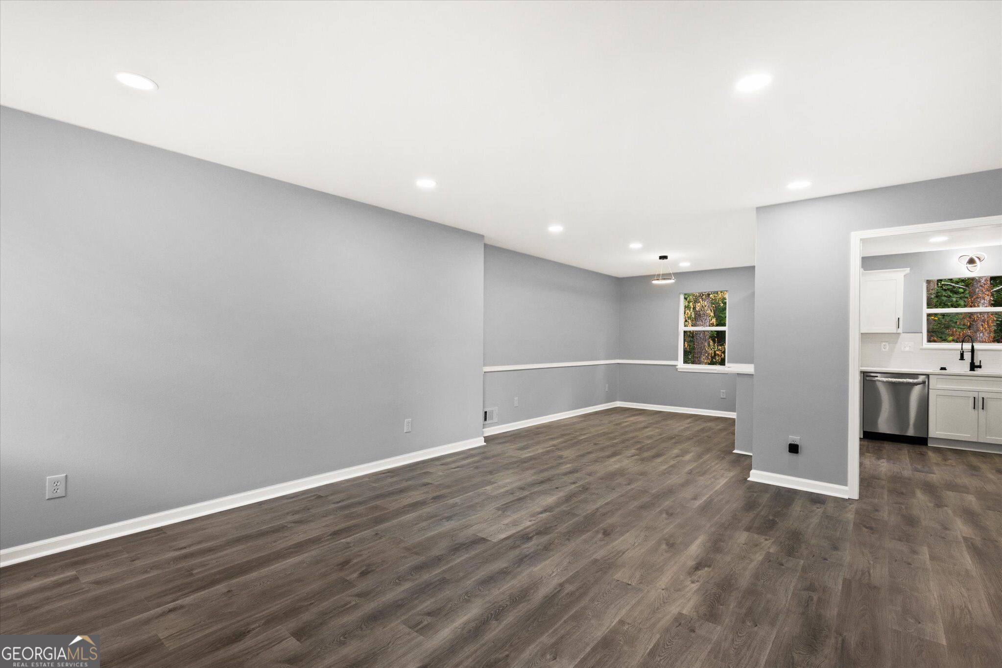 5882 Williams Road Property Photo 10