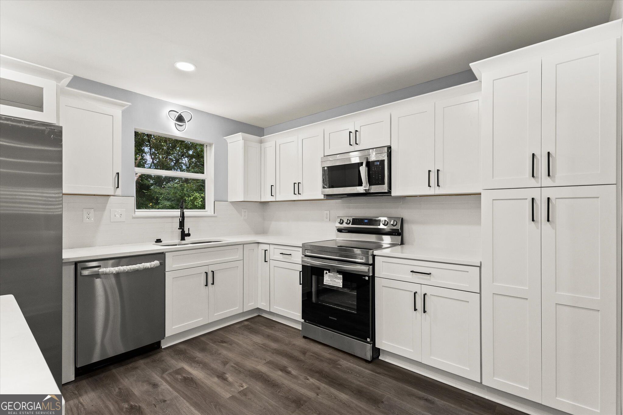 5882 Williams Road Property Photo 12