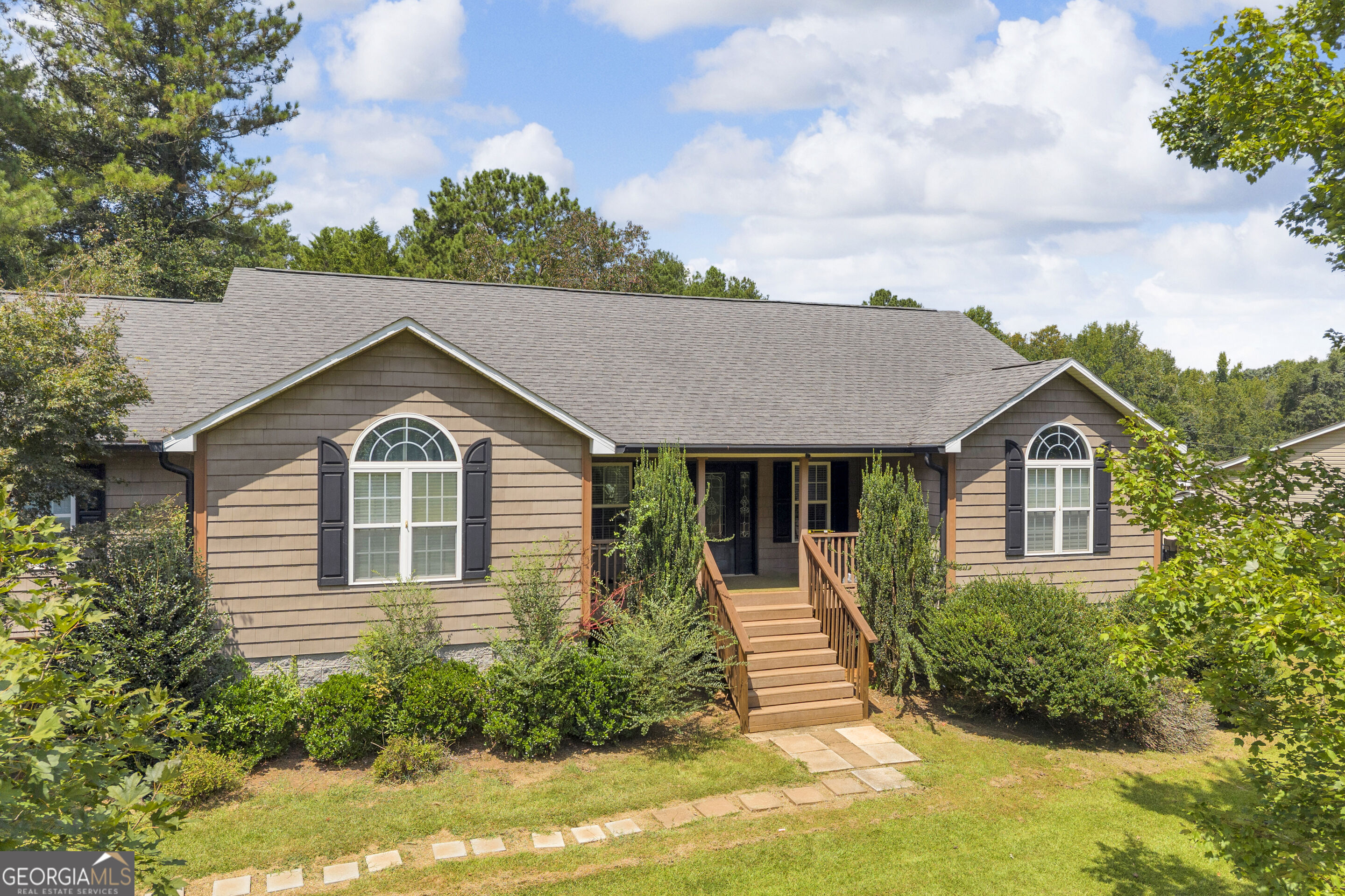 131 Pine Oak Drive Property Photo 1
