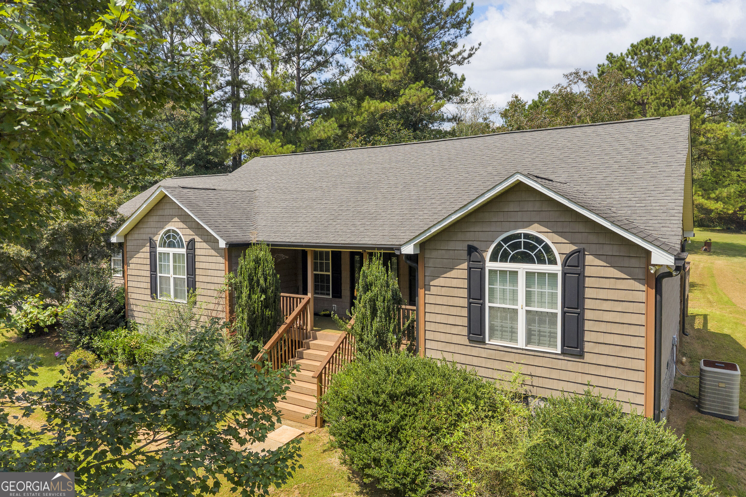 131 Pine Oak Drive Property Photo 2