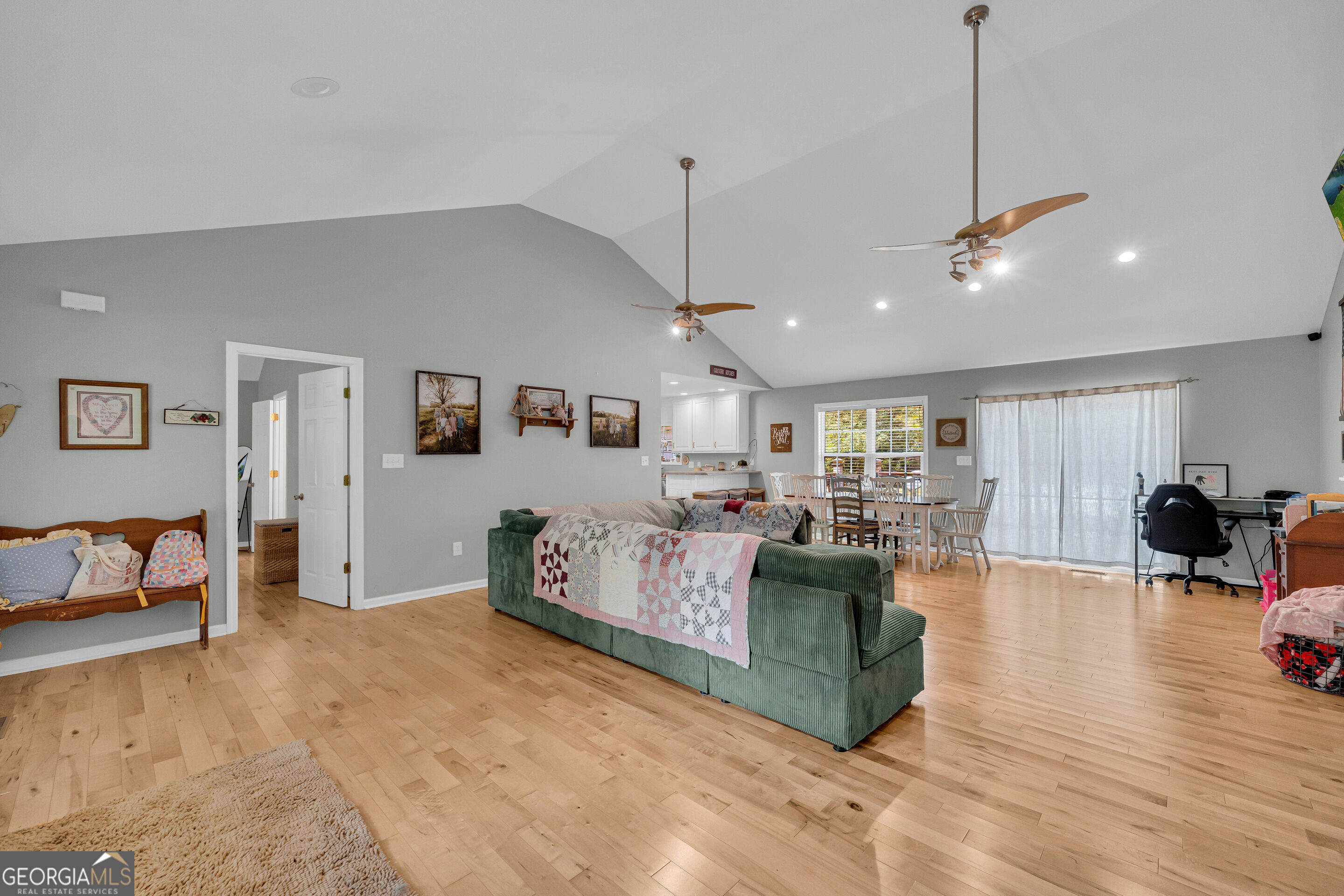 131 Pine Oak Drive Property Photo 8