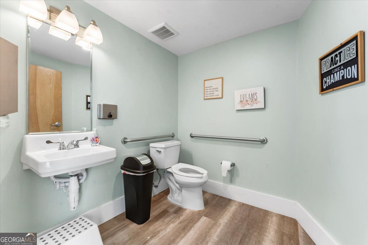 1204 Canton Highway Property Photo 8
