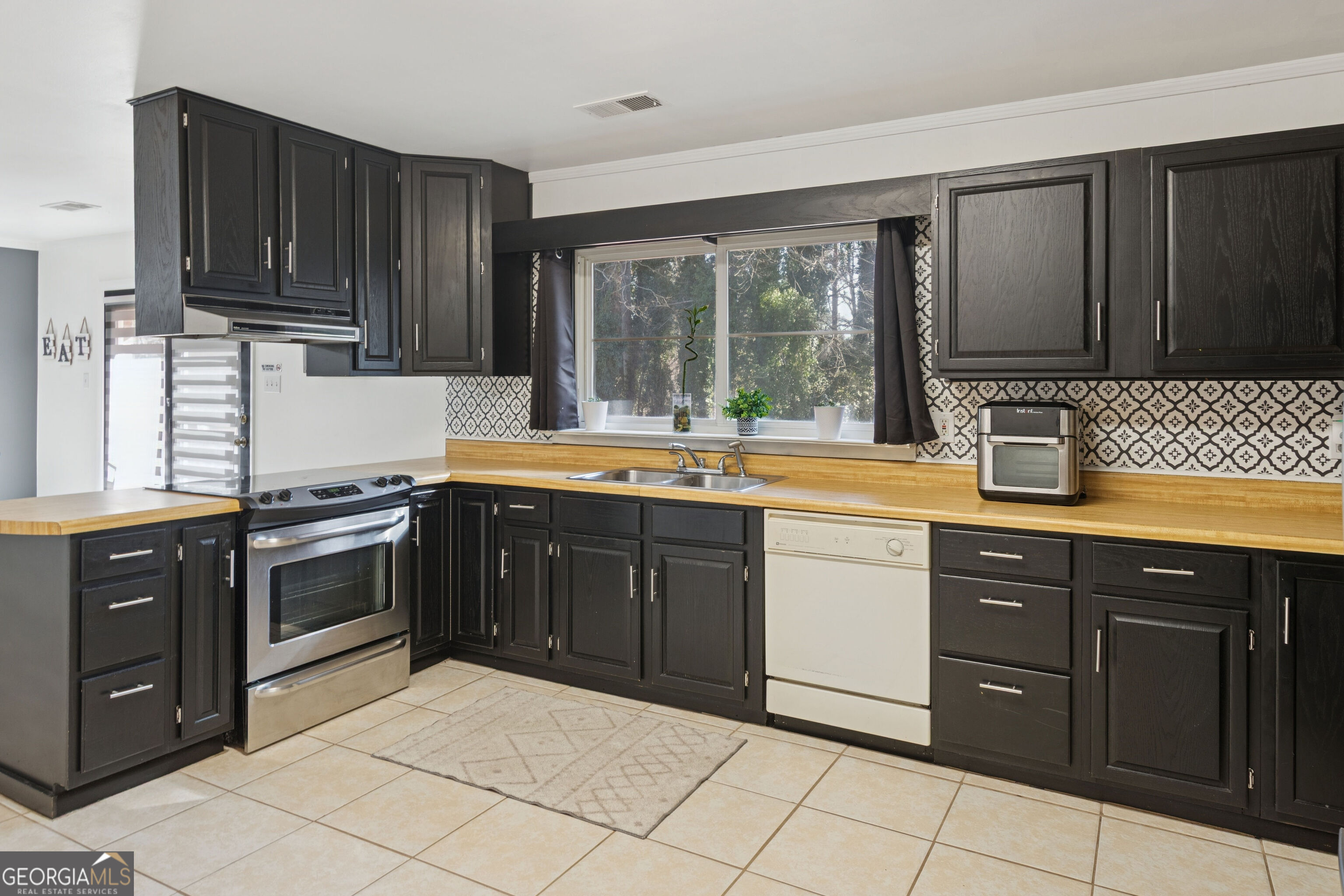115 Pine Tree Drive # A Property Photo 3