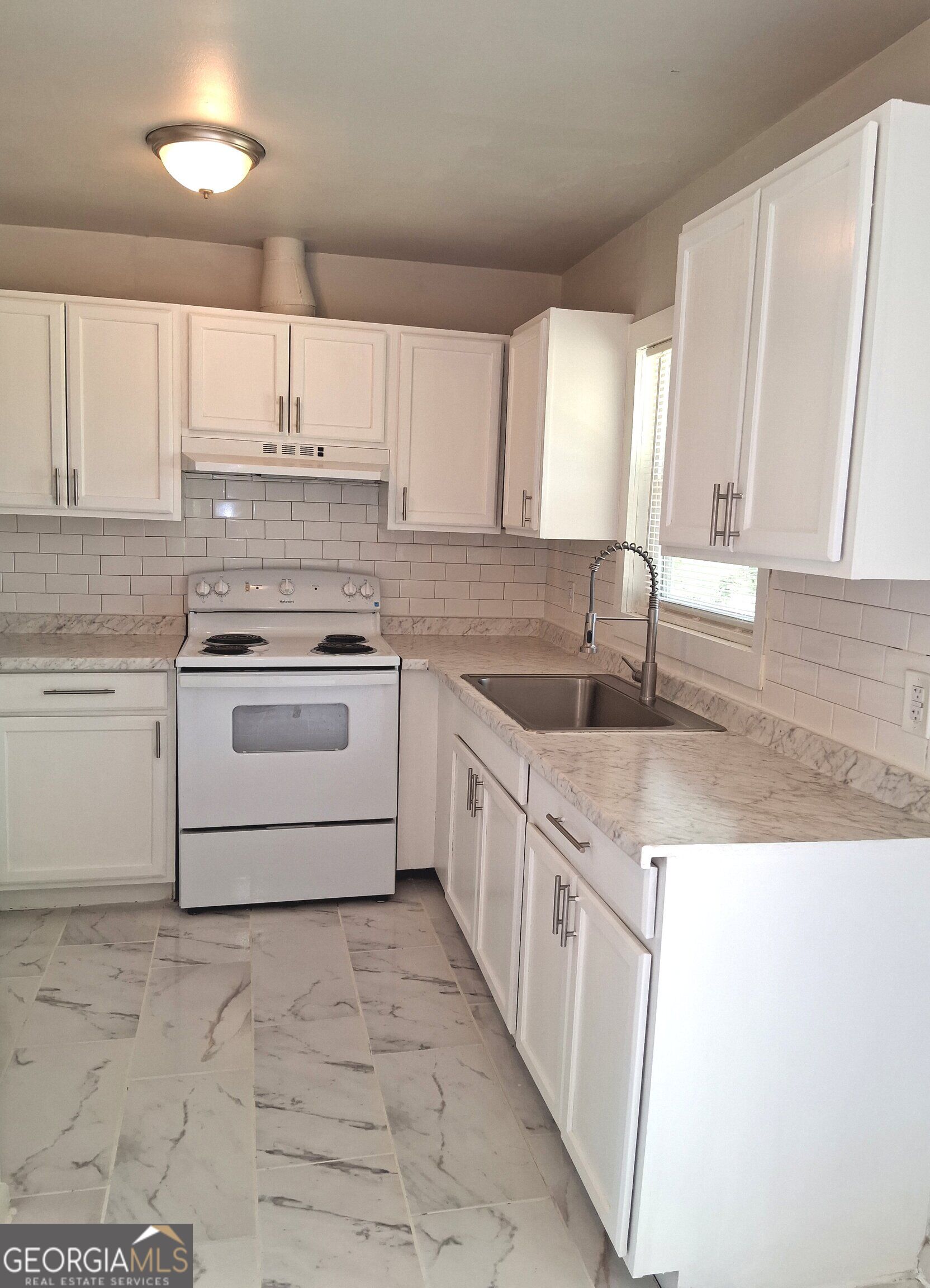 2018 Winston Drive Property Photo 8