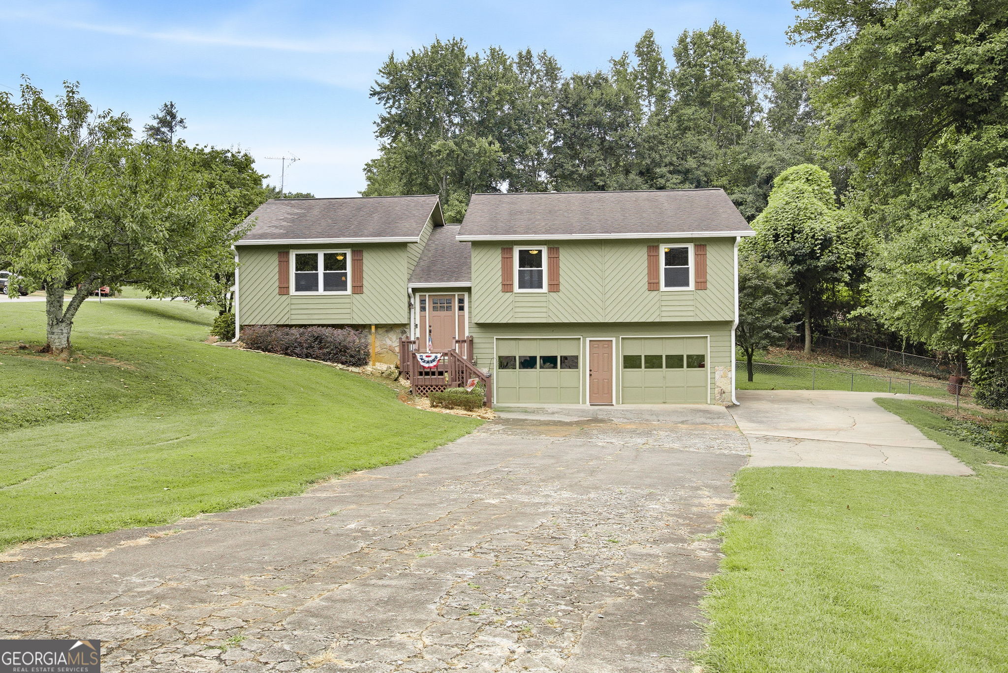 1090 Hickory Road Property Photo 1