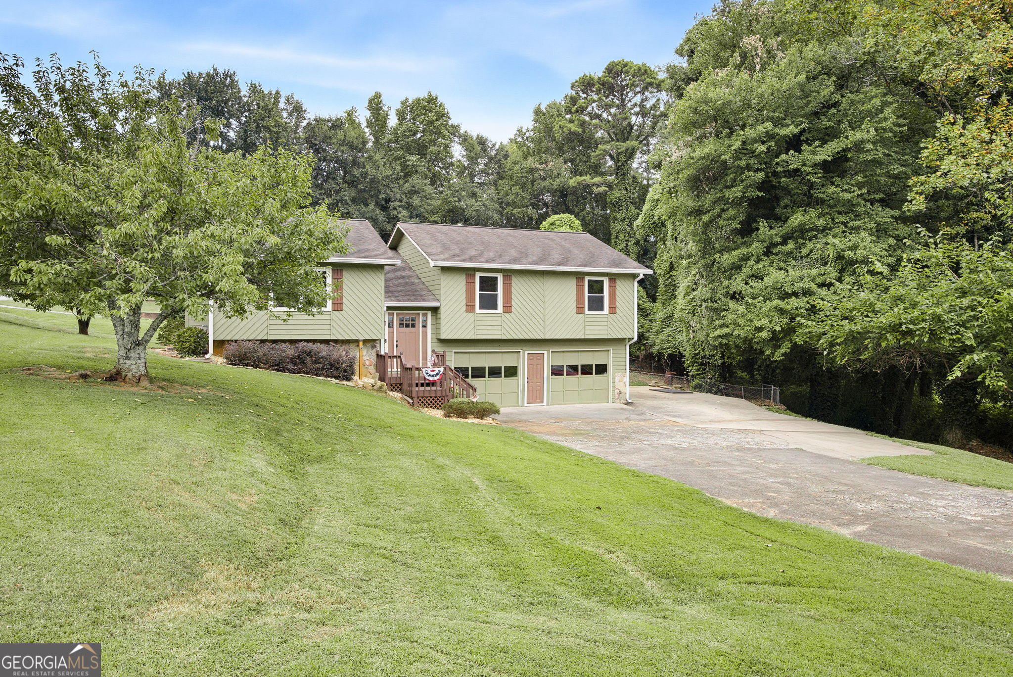 1090 Hickory Road Property Photo 2