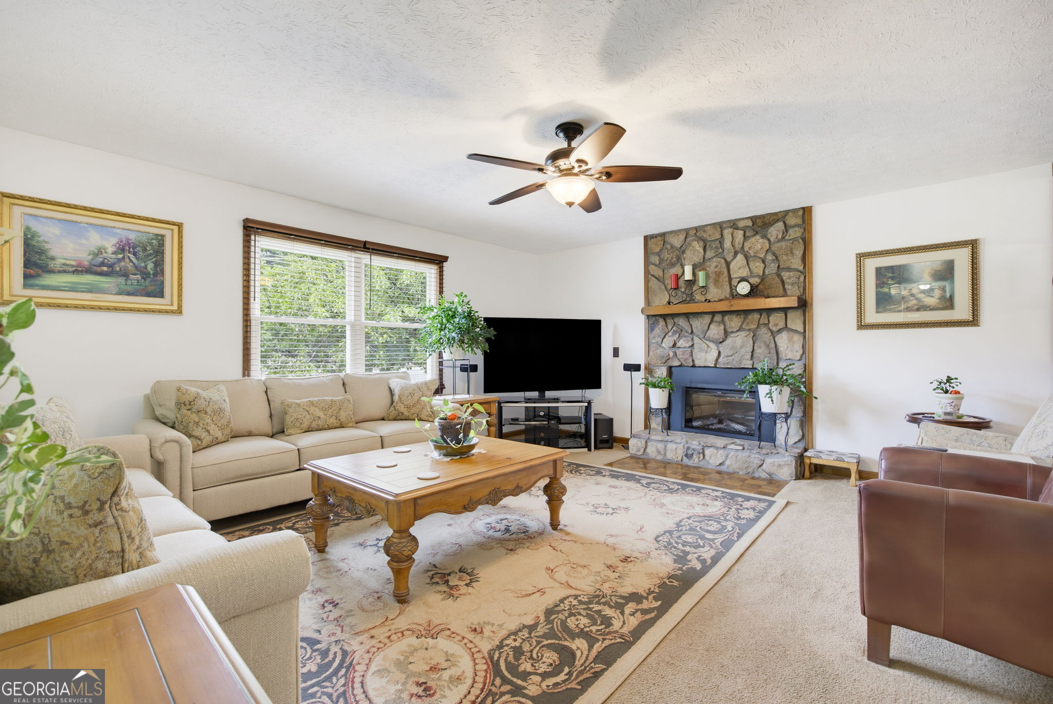 1090 Hickory Road Property Photo 5