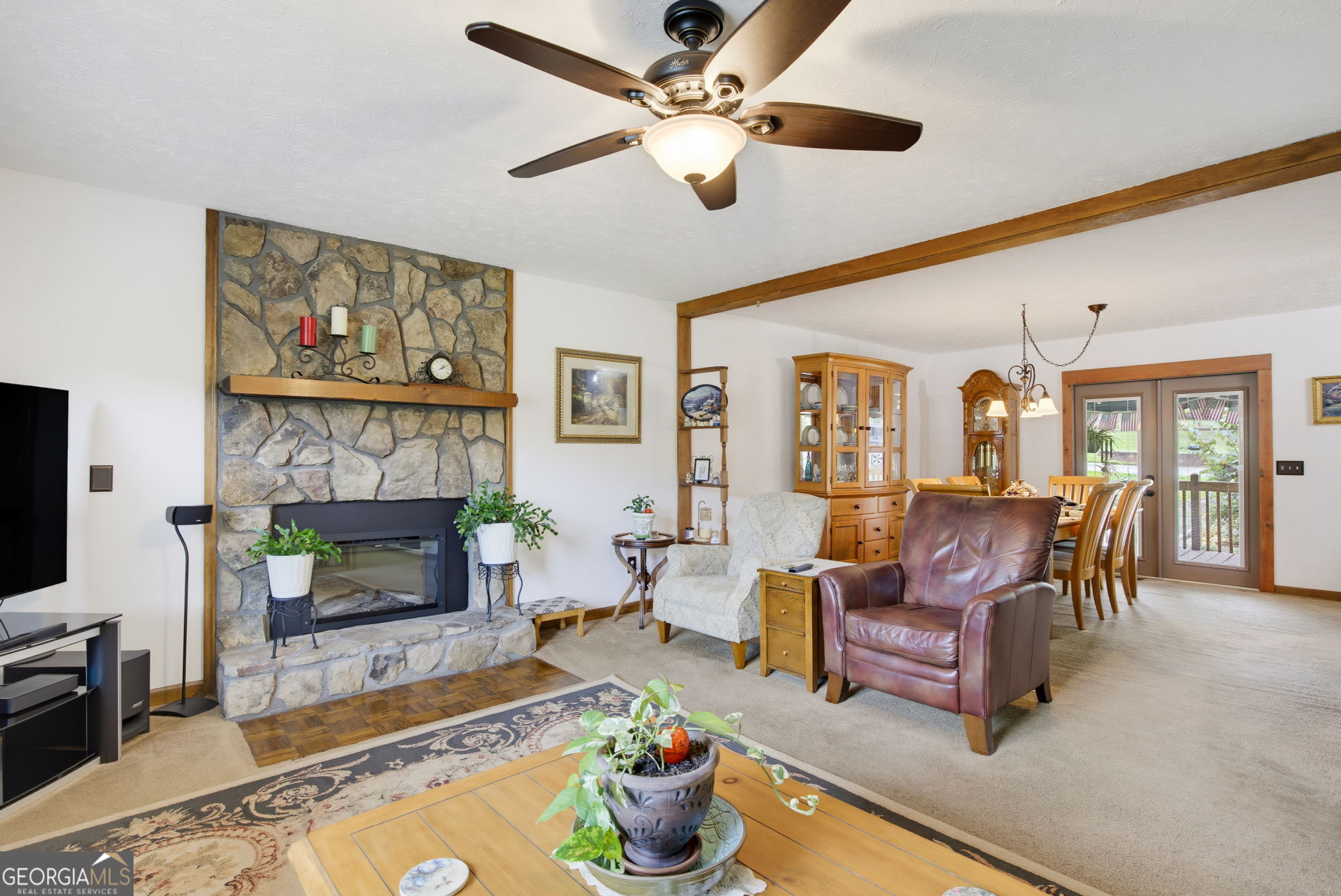 1090 Hickory Road Property Photo 7