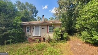 1301 Lakeview Drive Property Photo 1
