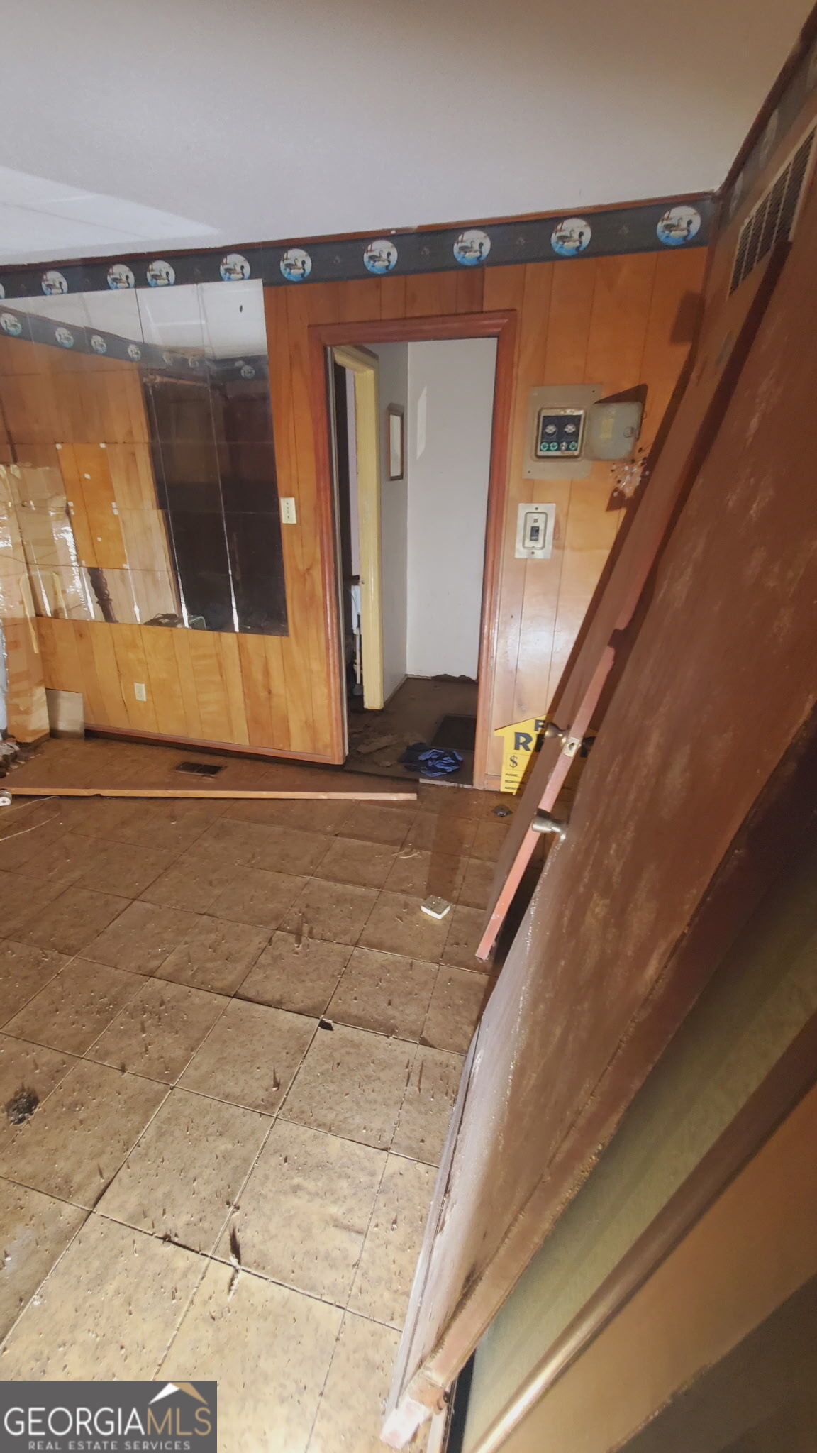 1301 Lakeview Drive Property Photo 5
