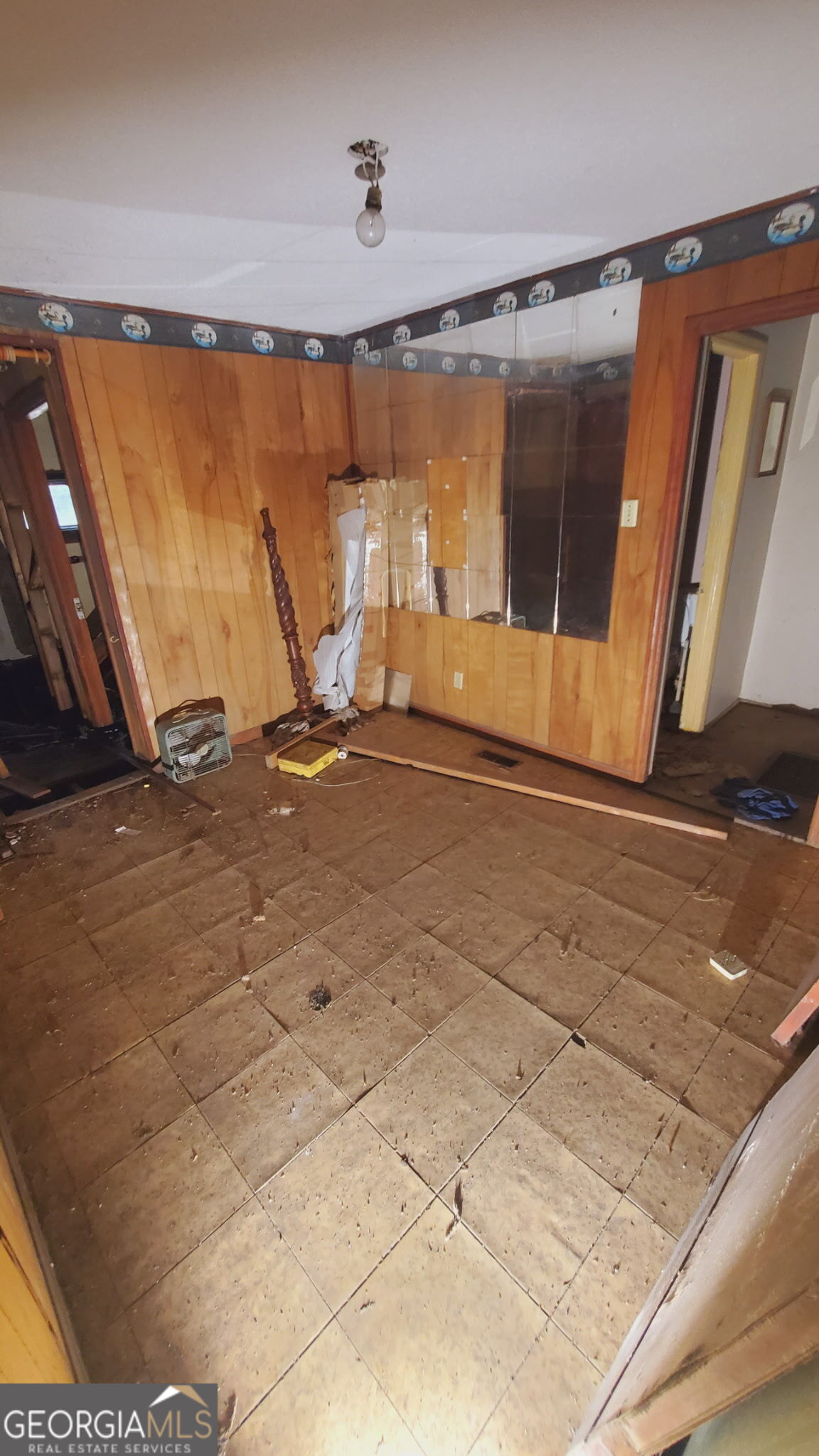 1301 Lakeview Drive Property Photo 8