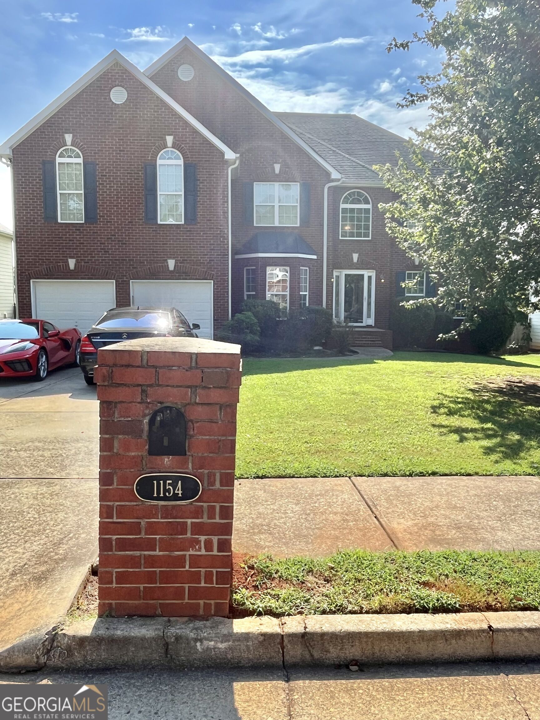 1154 Folkstone Drive Property Photo 2