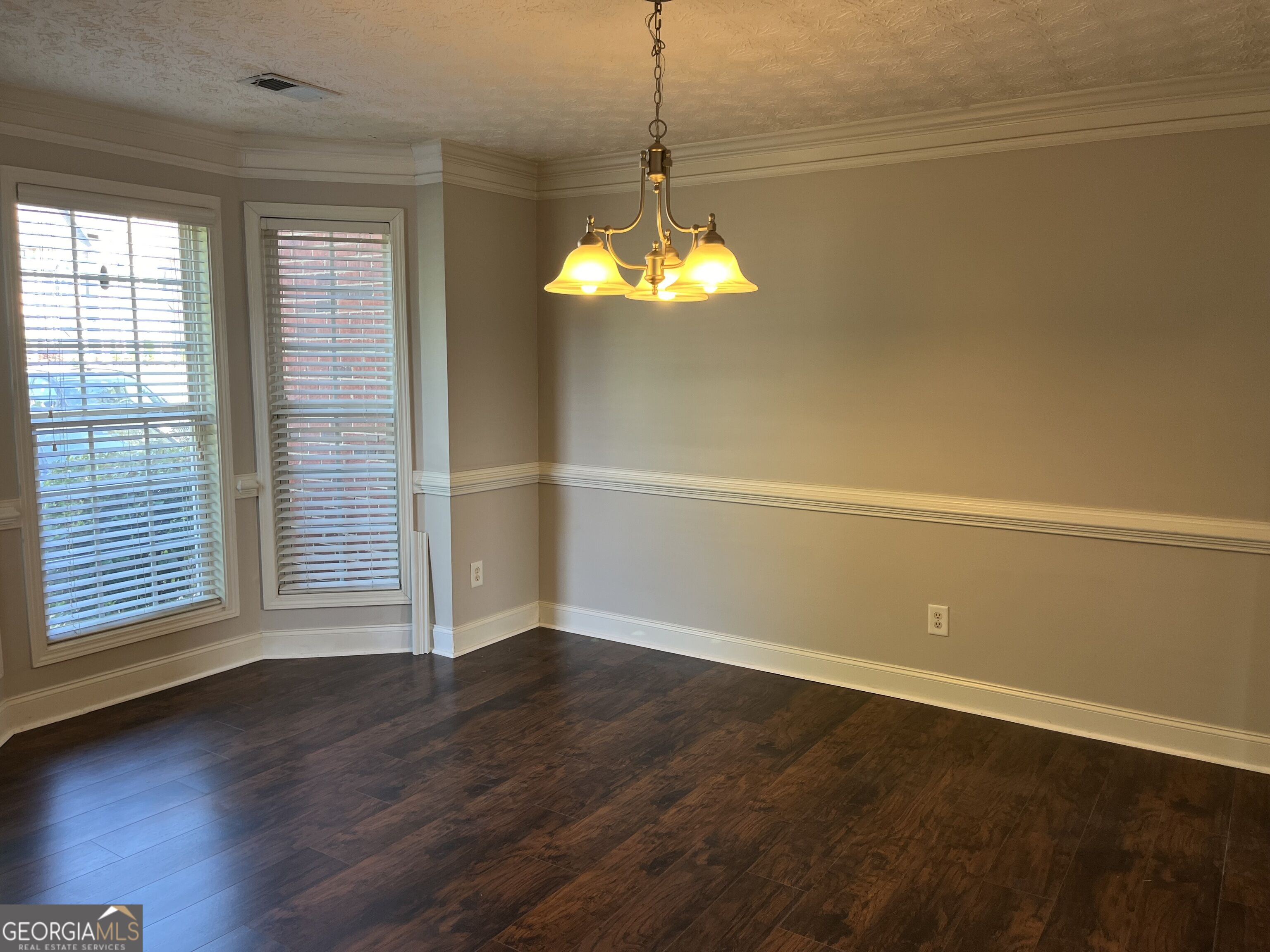 1154 Folkstone Drive Property Photo 6