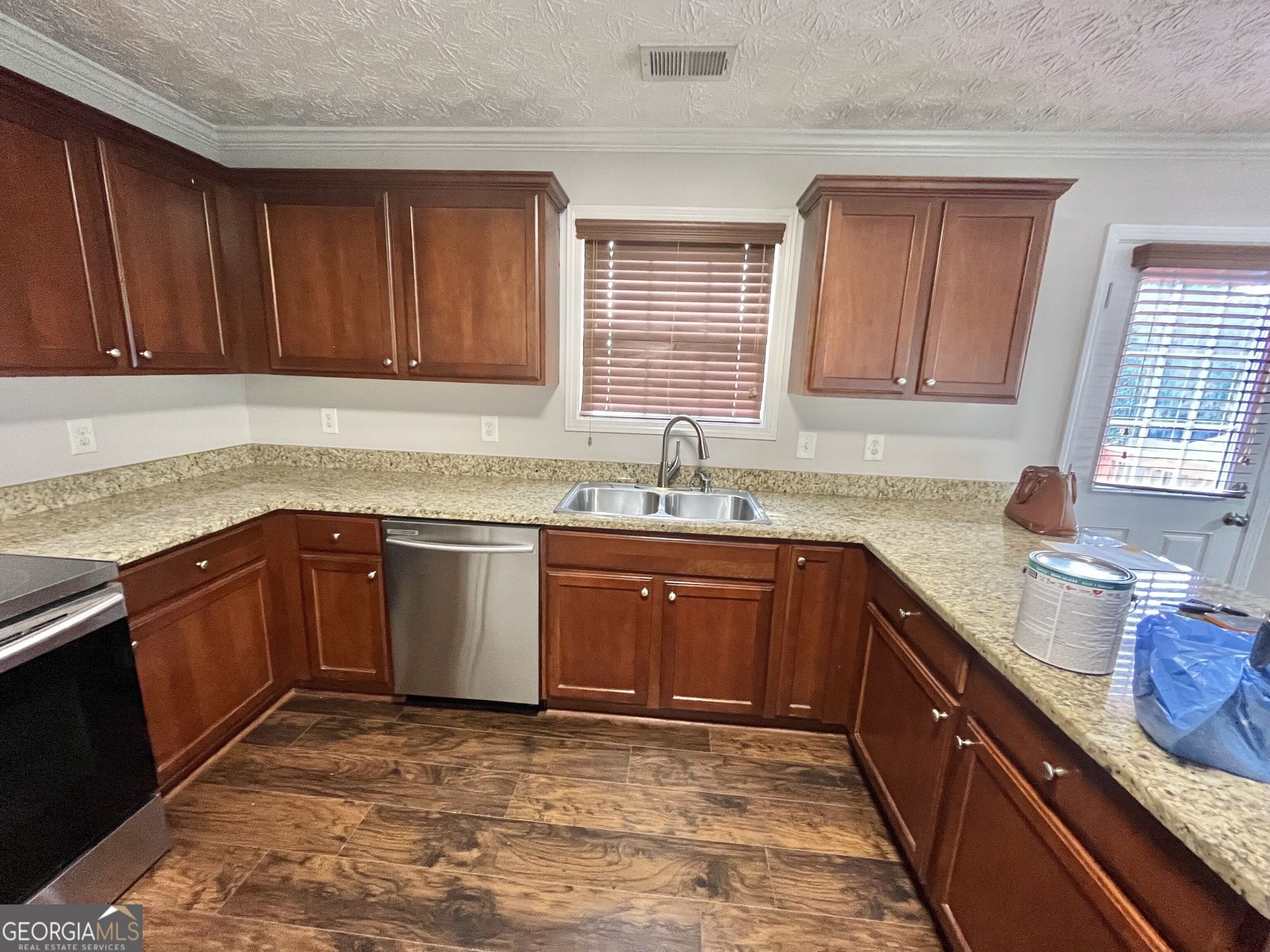1154 Folkstone Drive Property Photo 9