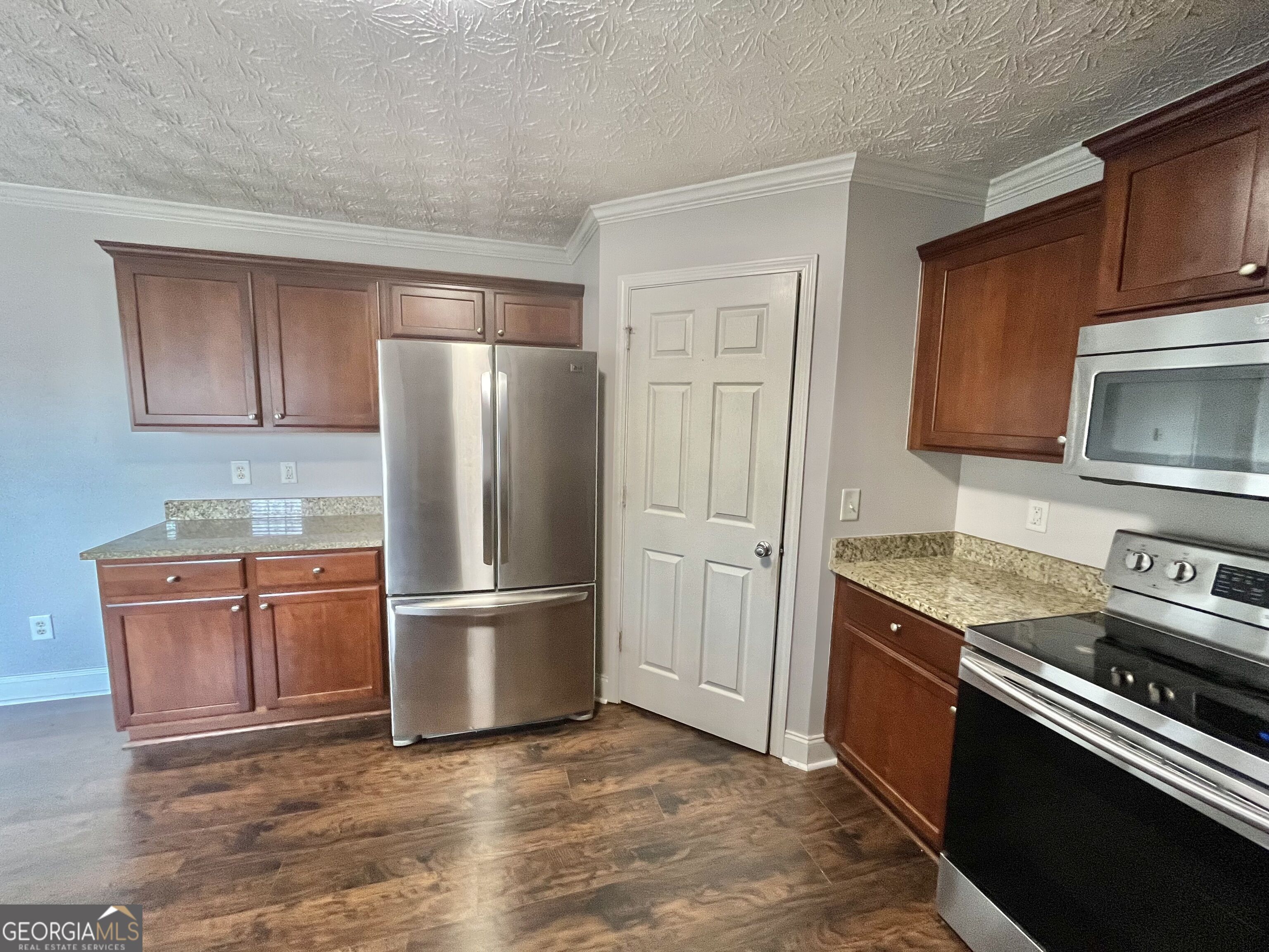 1154 Folkstone Drive Property Photo 10